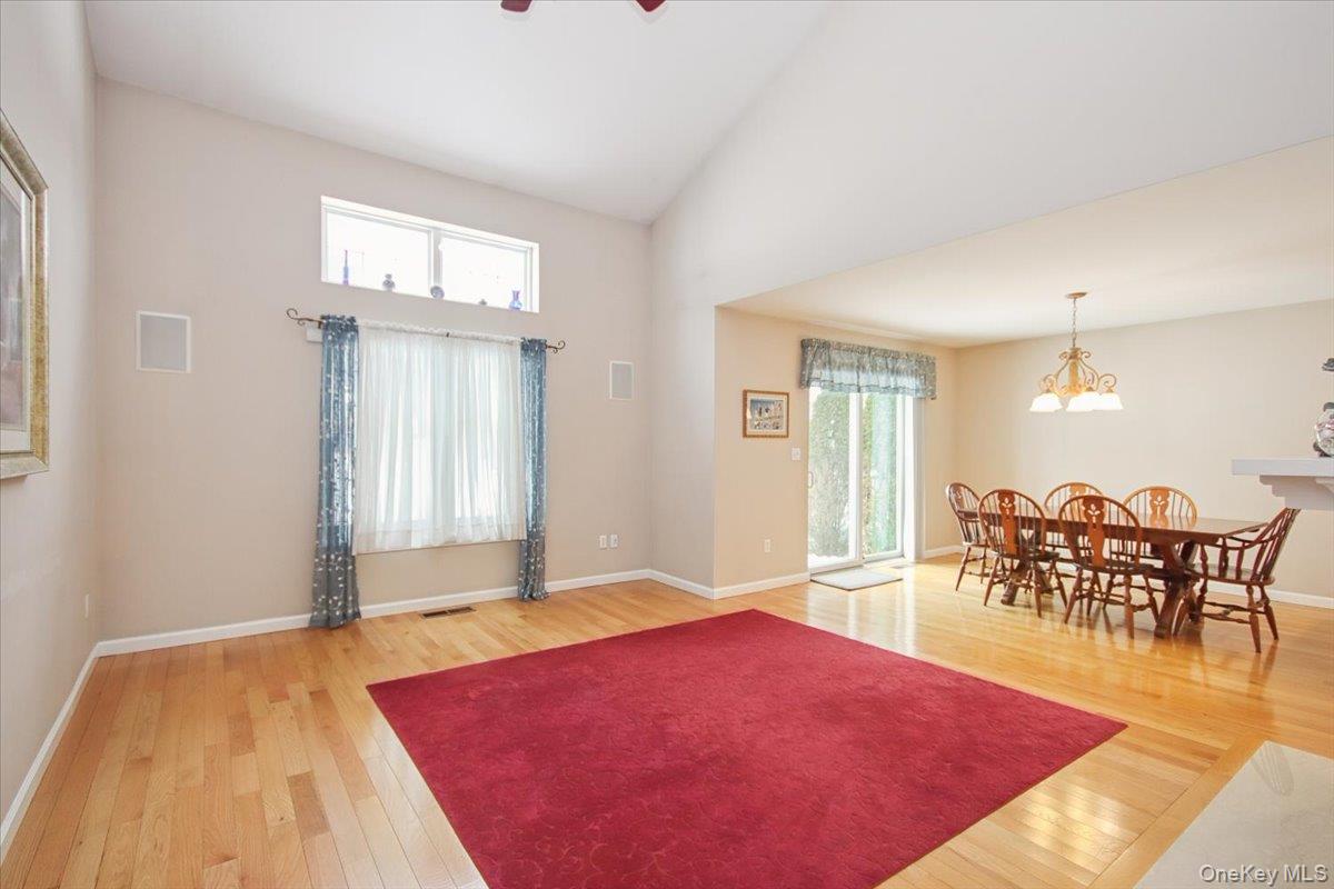 #4 photo, 4 Osborne Glen, Poughquag , NY 12570