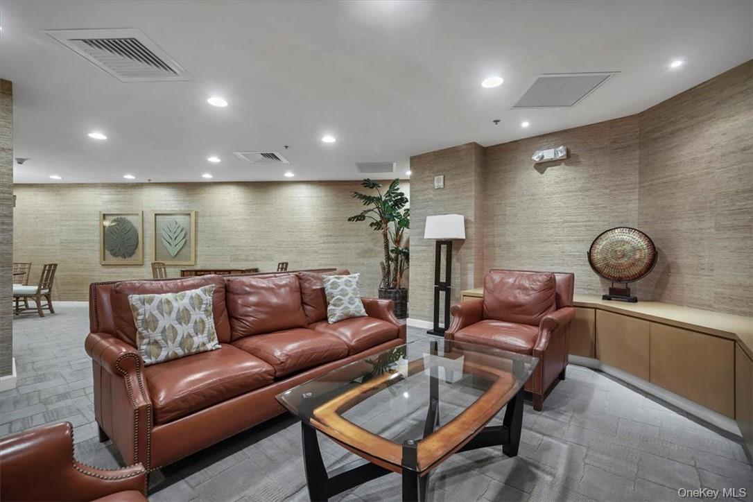 #14 photo, 1 Renaissance Square, White Plains , NY 10601