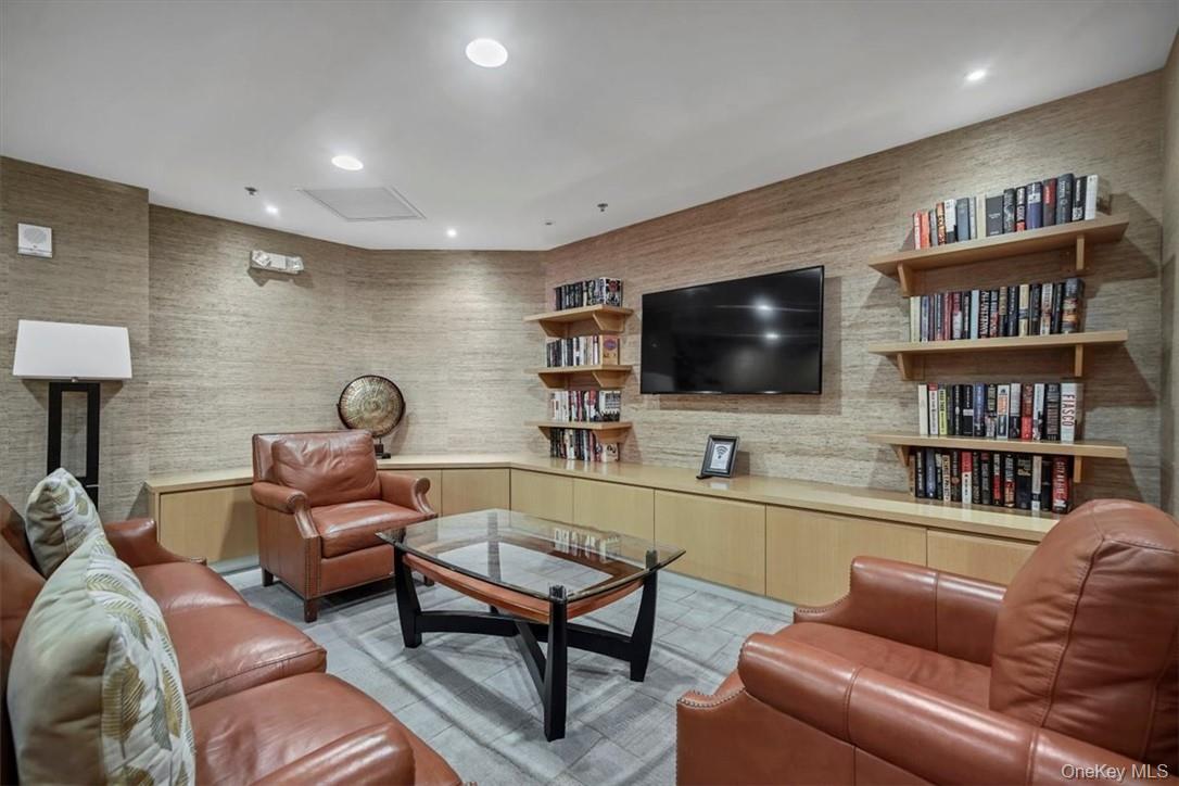 #15 photo, 1 Renaissance Square, White Plains , NY 10601