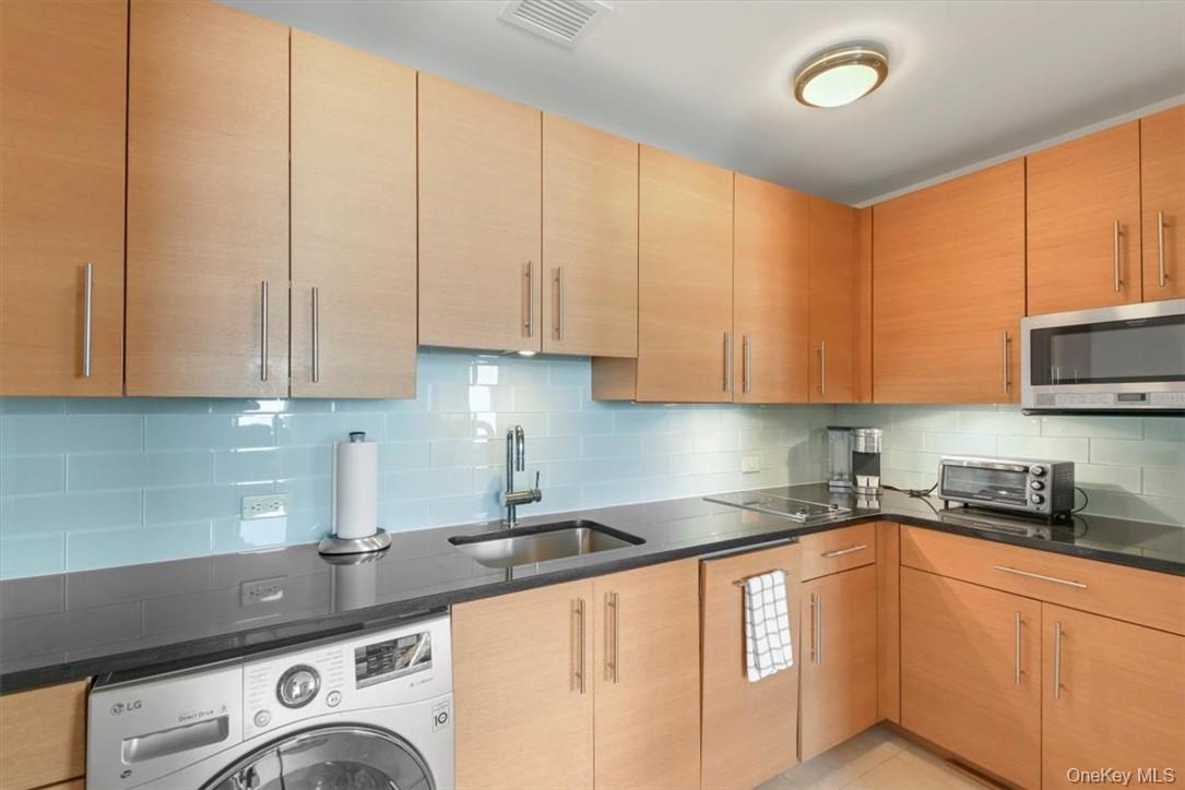 #4 photo, 1 Renaissance Square, White Plains , NY 10601