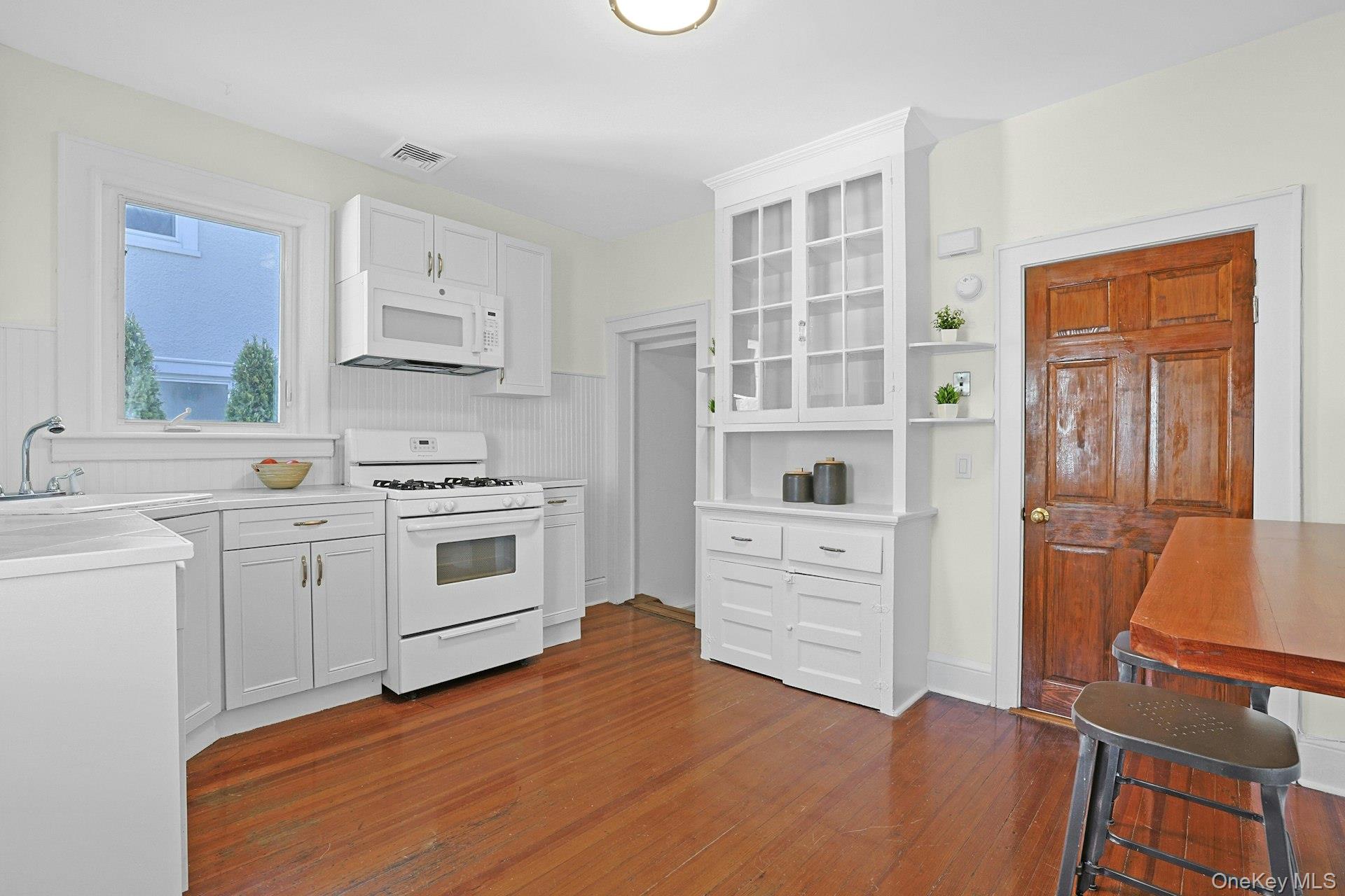 #13 photo, 431 Fourth Avenue, Pelham , NY 10803