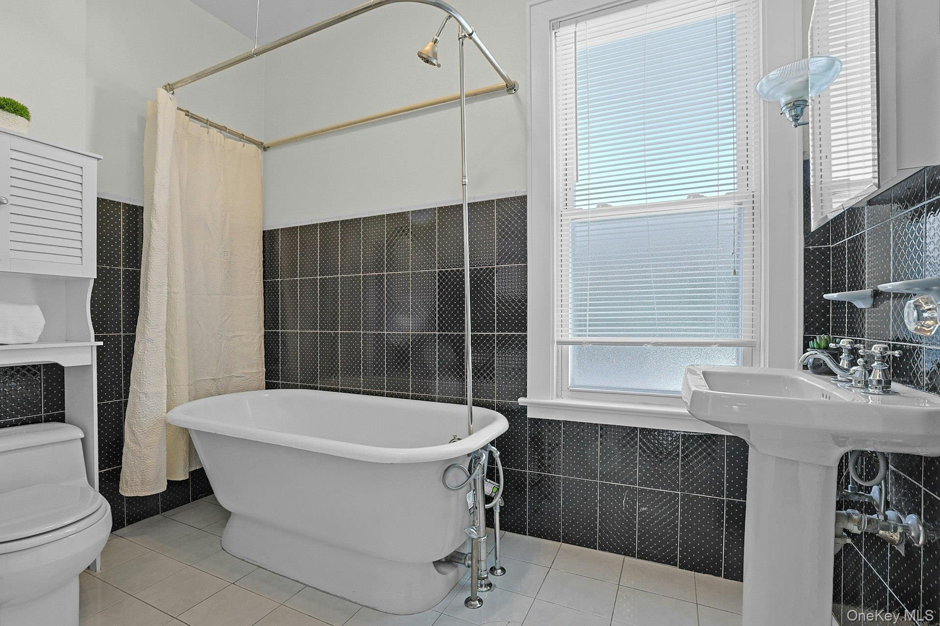 #18 photo, 431 Fourth Avenue, Pelham , NY 10803