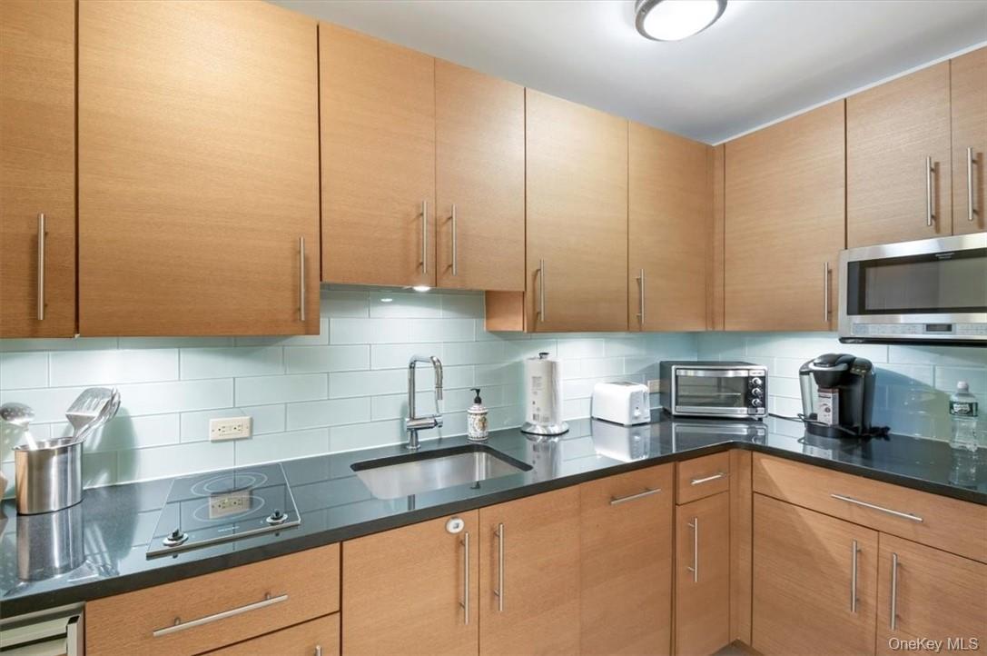 #4 photo, 1 Renaissance Square, White Plains , NY 10601