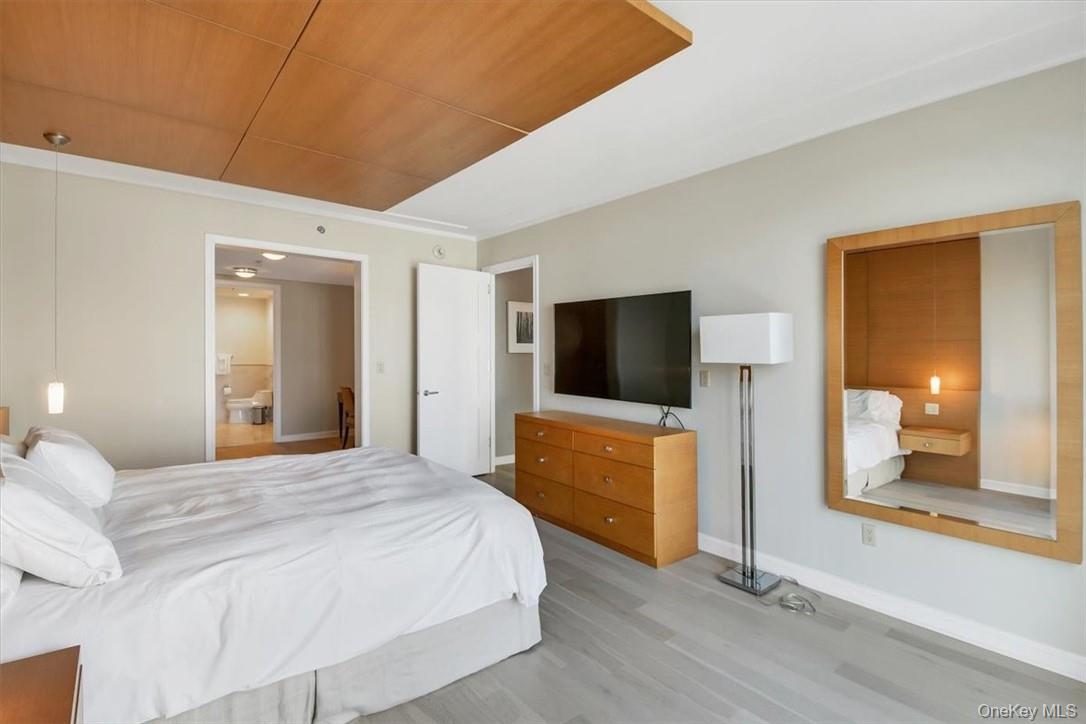 #7 photo, 1 Renaissance Square, White Plains , NY 10601