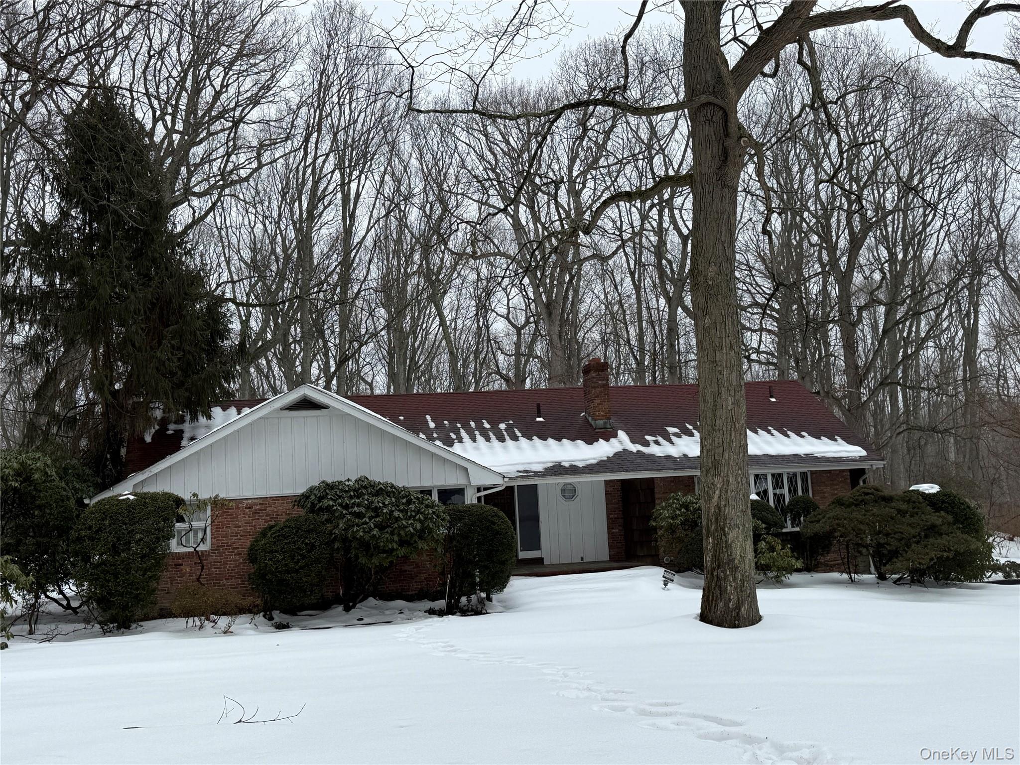 #1 photo, 15 Springwood Path, Laurel Hollow , NY 11791