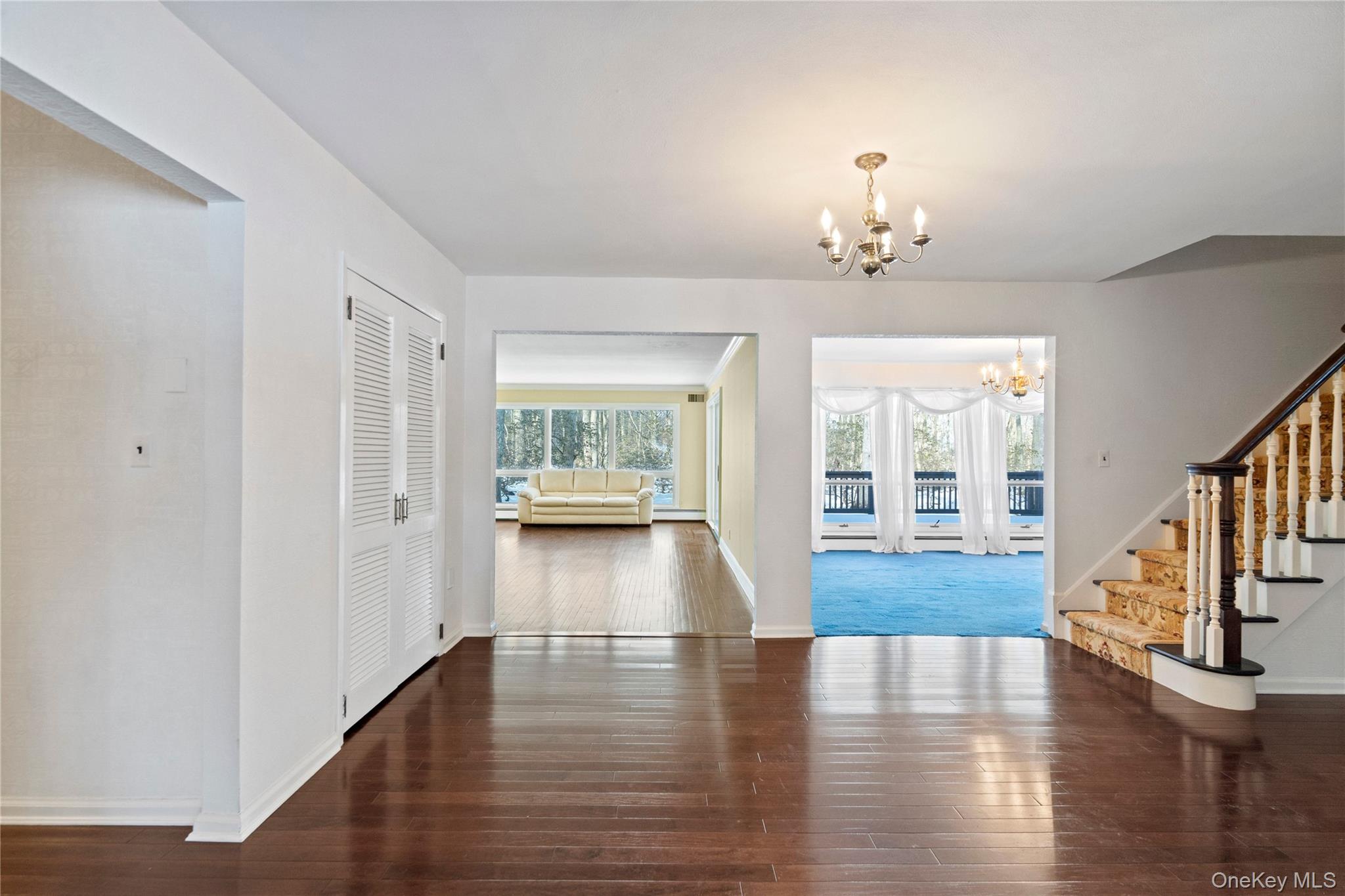 #5 photo, 15 Springwood Path, Laurel Hollow , NY 11791