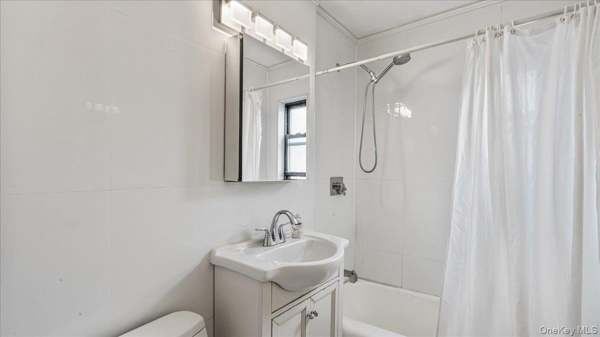 #14 photo, 73-14 Springfield Boulevard, كوينز Bayside , NY 11364