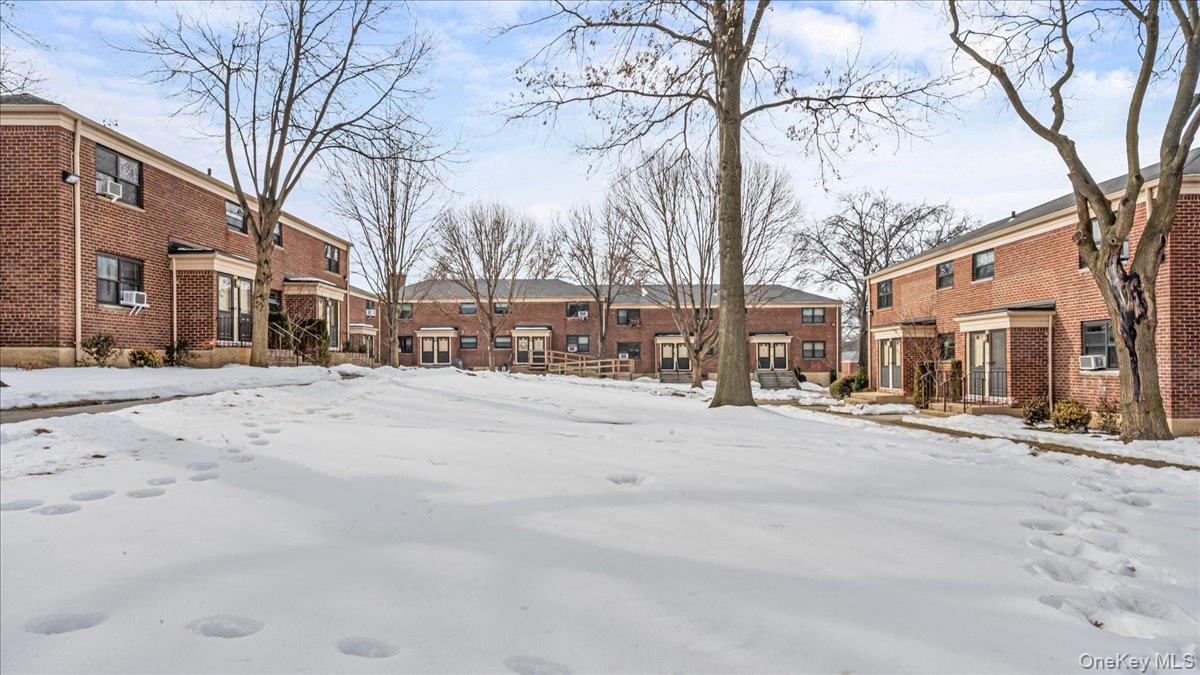 #2 photo, 73-14 Springfield Boulevard, كوينز Bayside , NY 11364