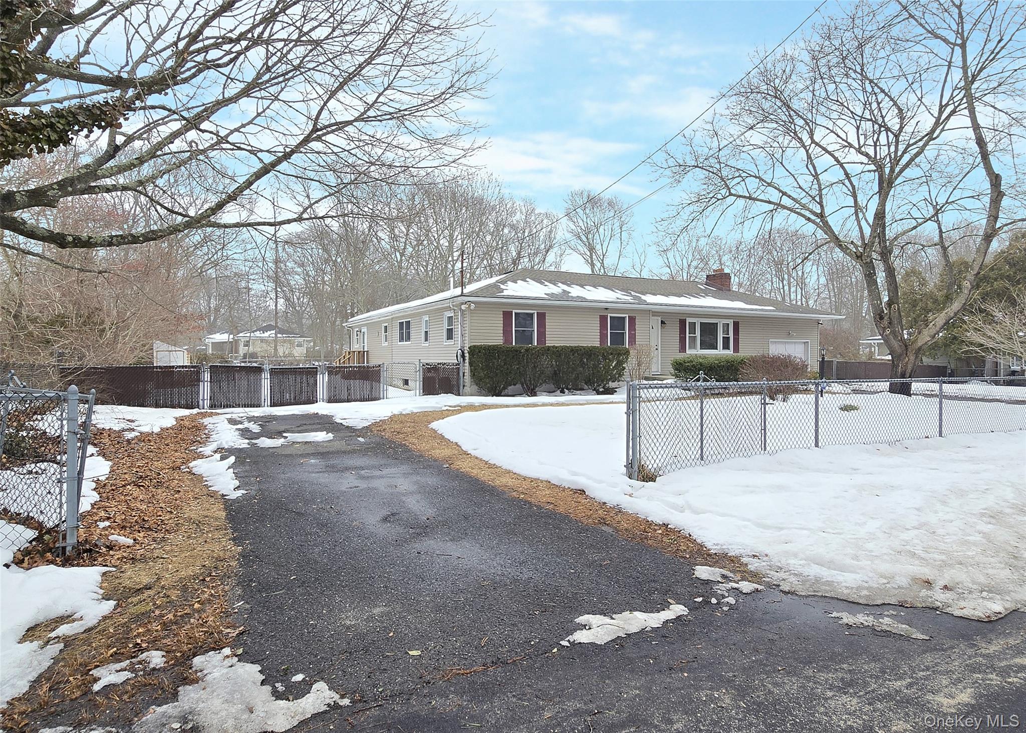 #2 photo, 143 Hawthorne Street, 东长岛 Mastic , NY 11950