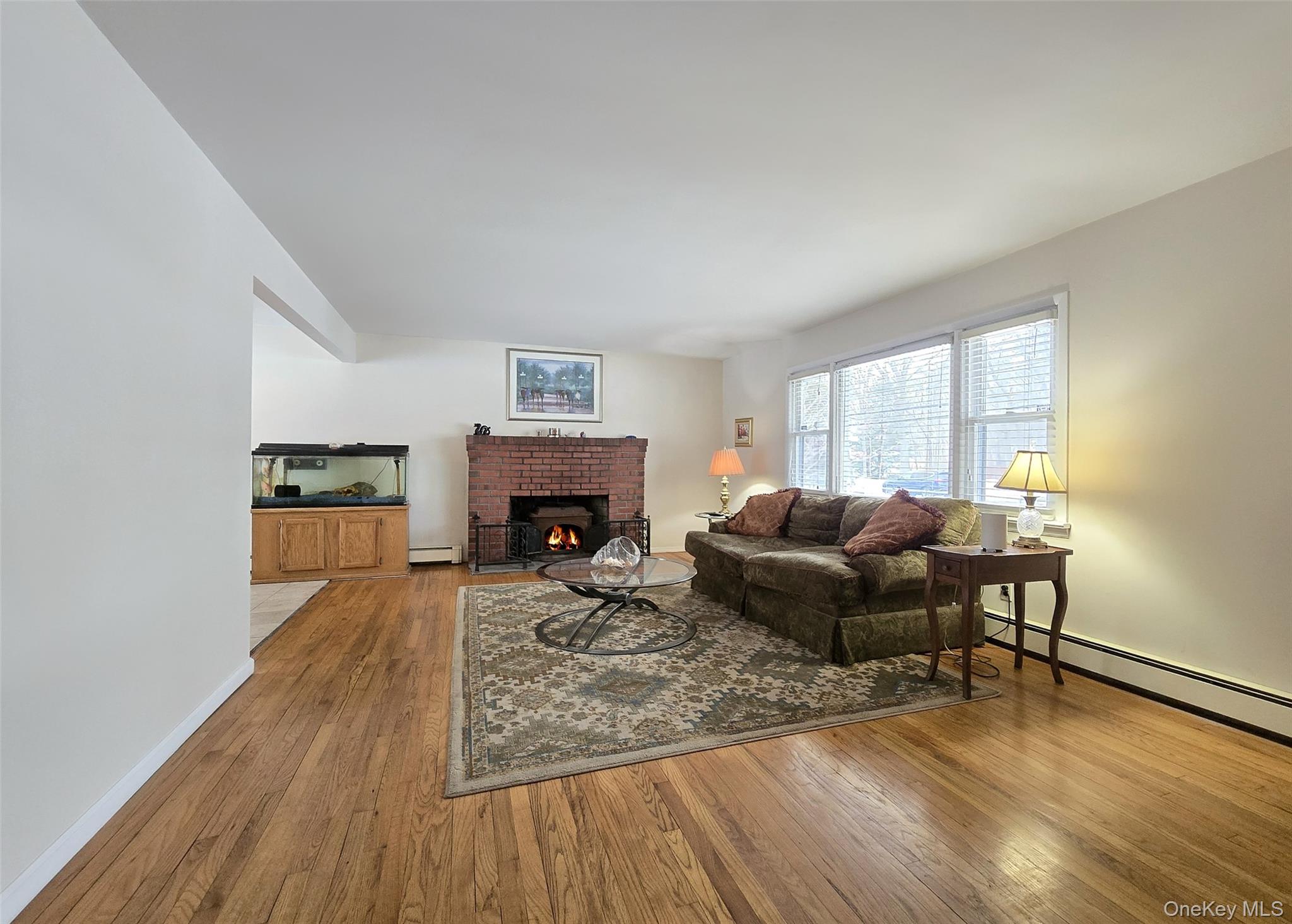 #4 photo, 143 Hawthorne Street, 东长岛 Mastic , NY 11950