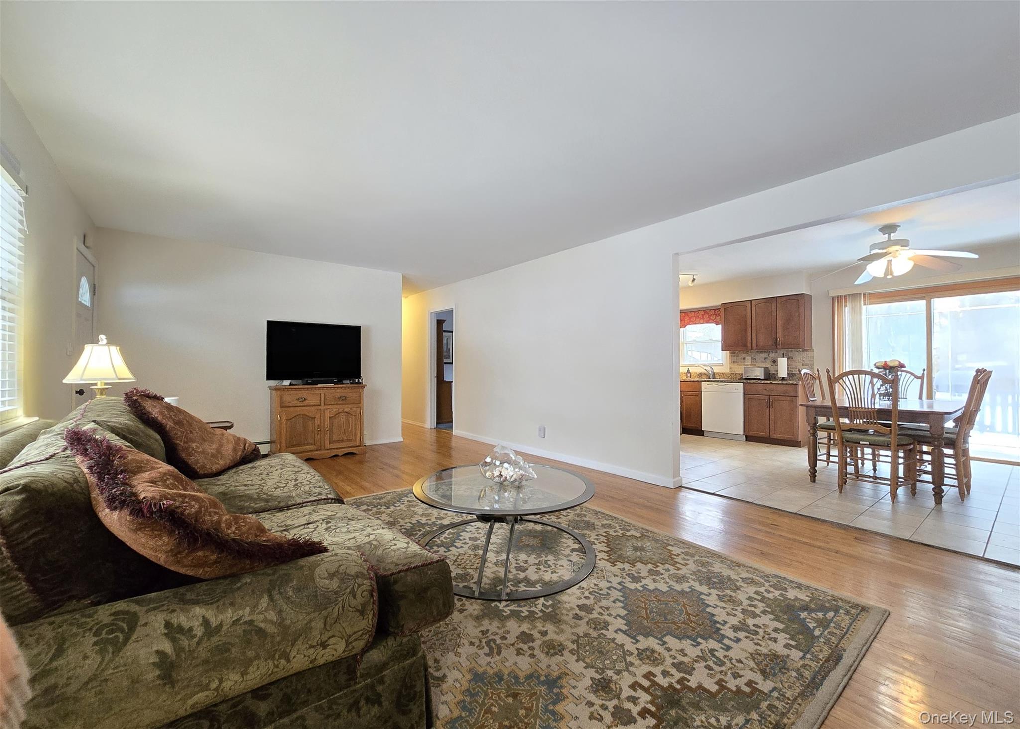 #5 photo, 143 Hawthorne Street, 东长岛 Mastic , NY 11950