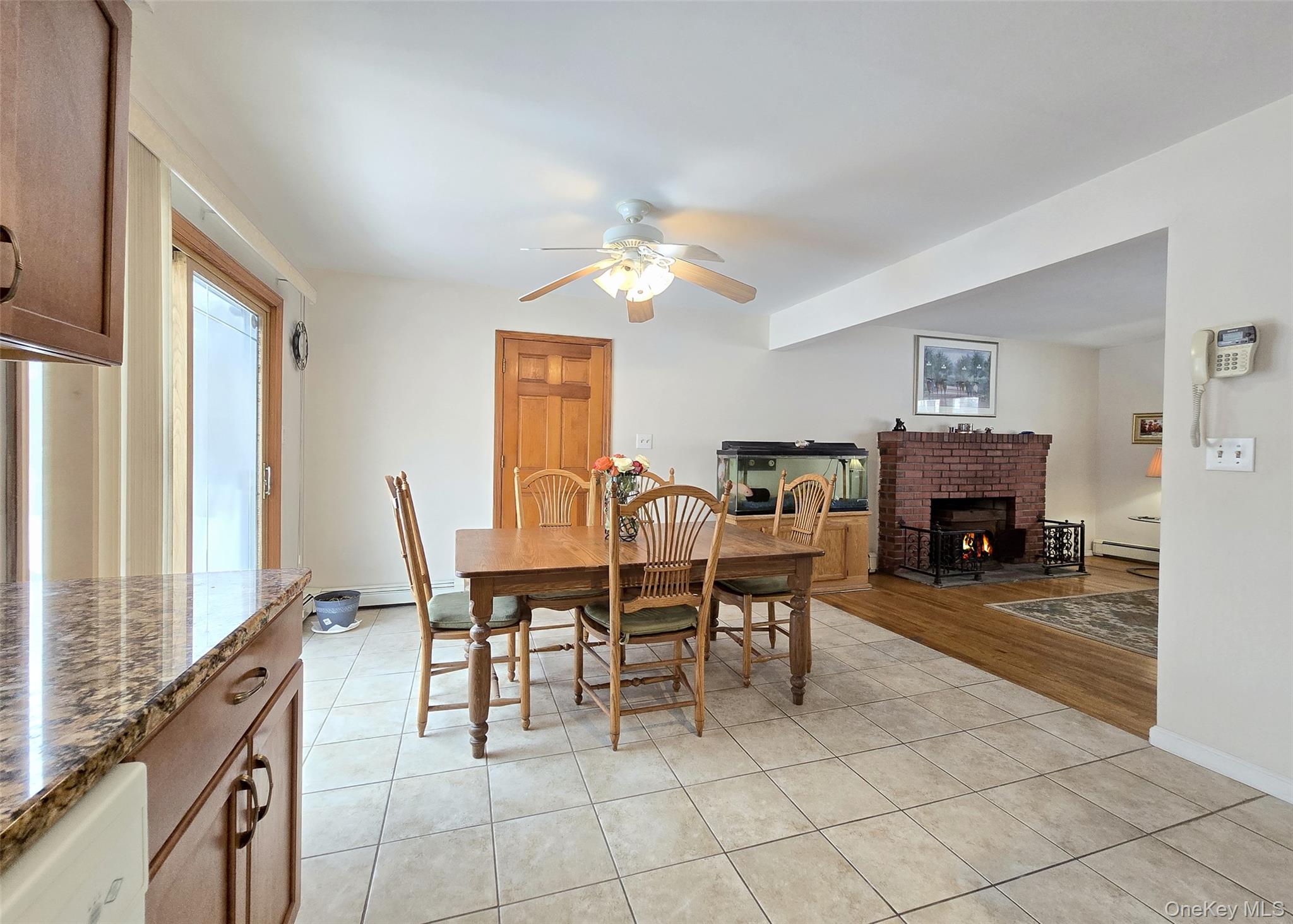 #8 photo, 143 Hawthorne Street, 东长岛 Mastic , NY 11950