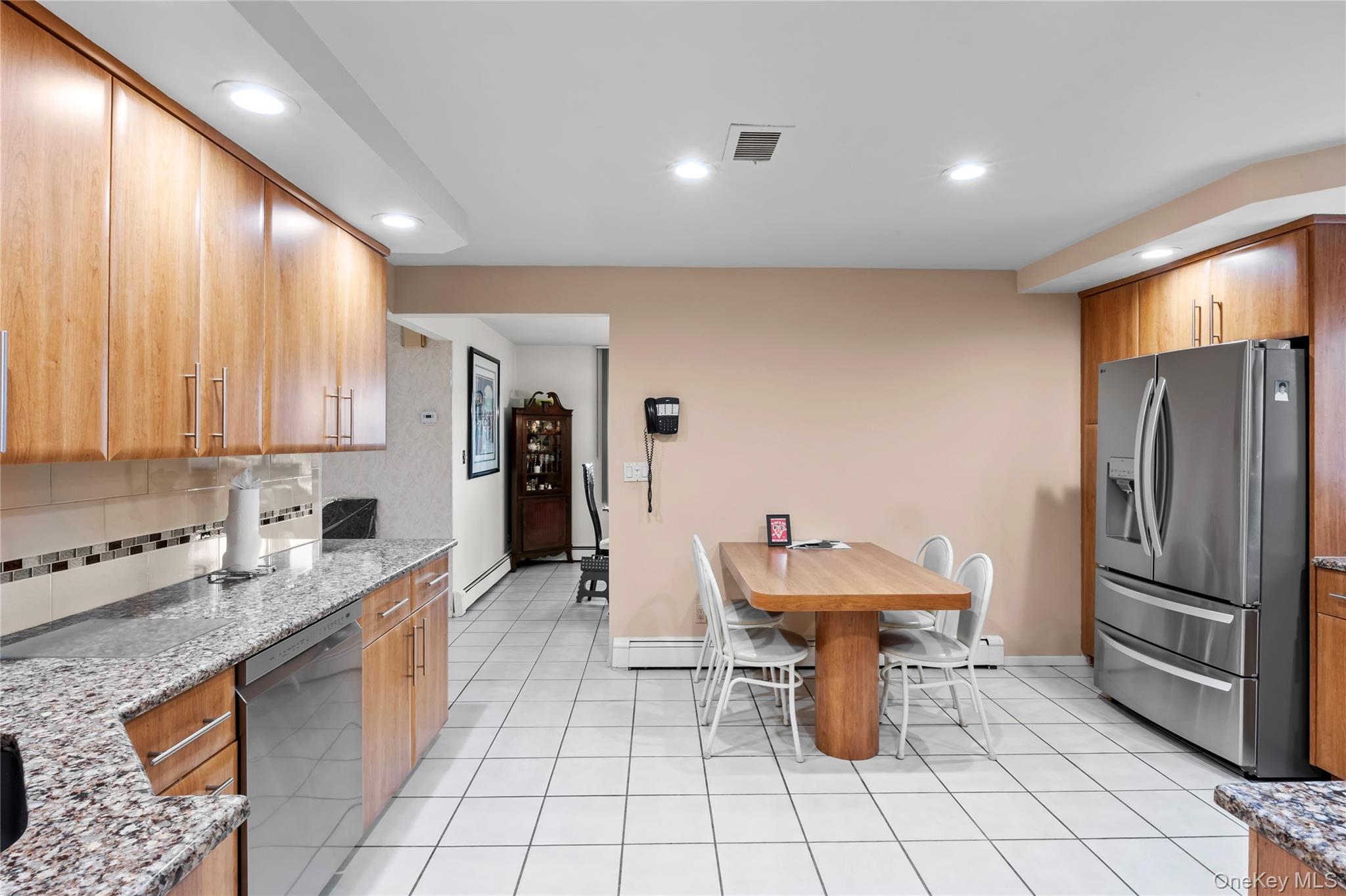 #10 photo, 1981 Cynthia Lane, Merrick , NY 11566