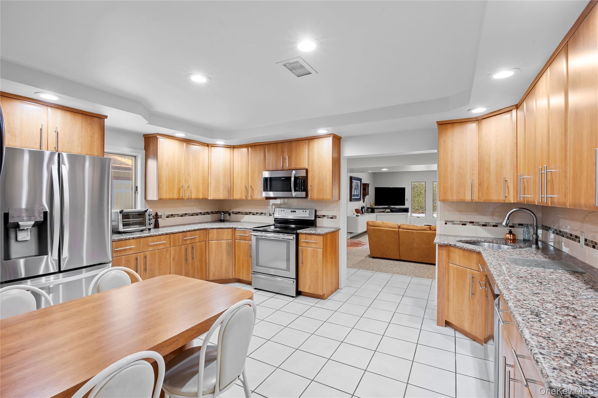 #6 photo, 1981 Cynthia Lane, Merrick , NY 11566