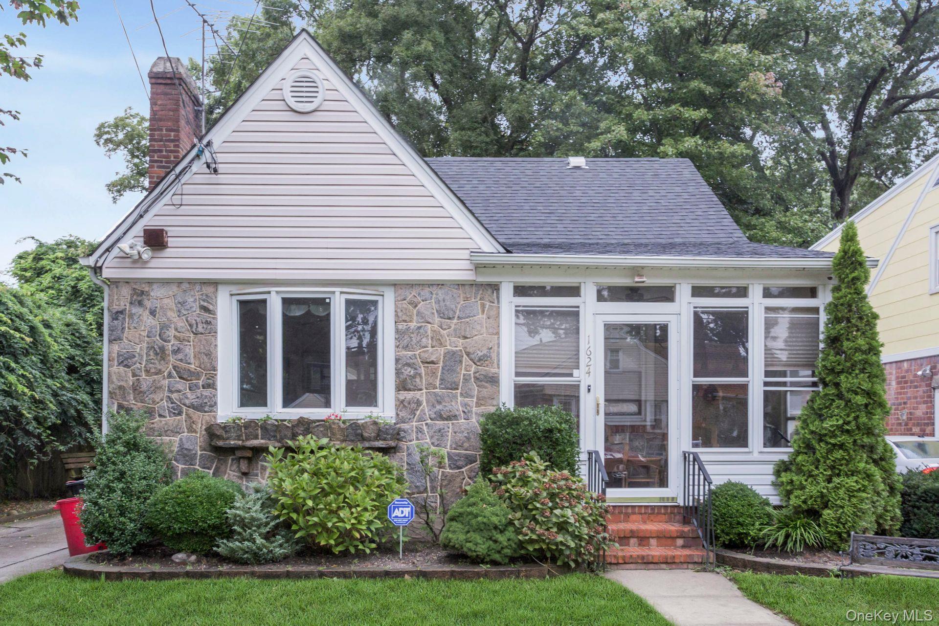 #1 photo, 1624 Berkeley Avenue, Нассау ‖ North Baldwin , NY 11510