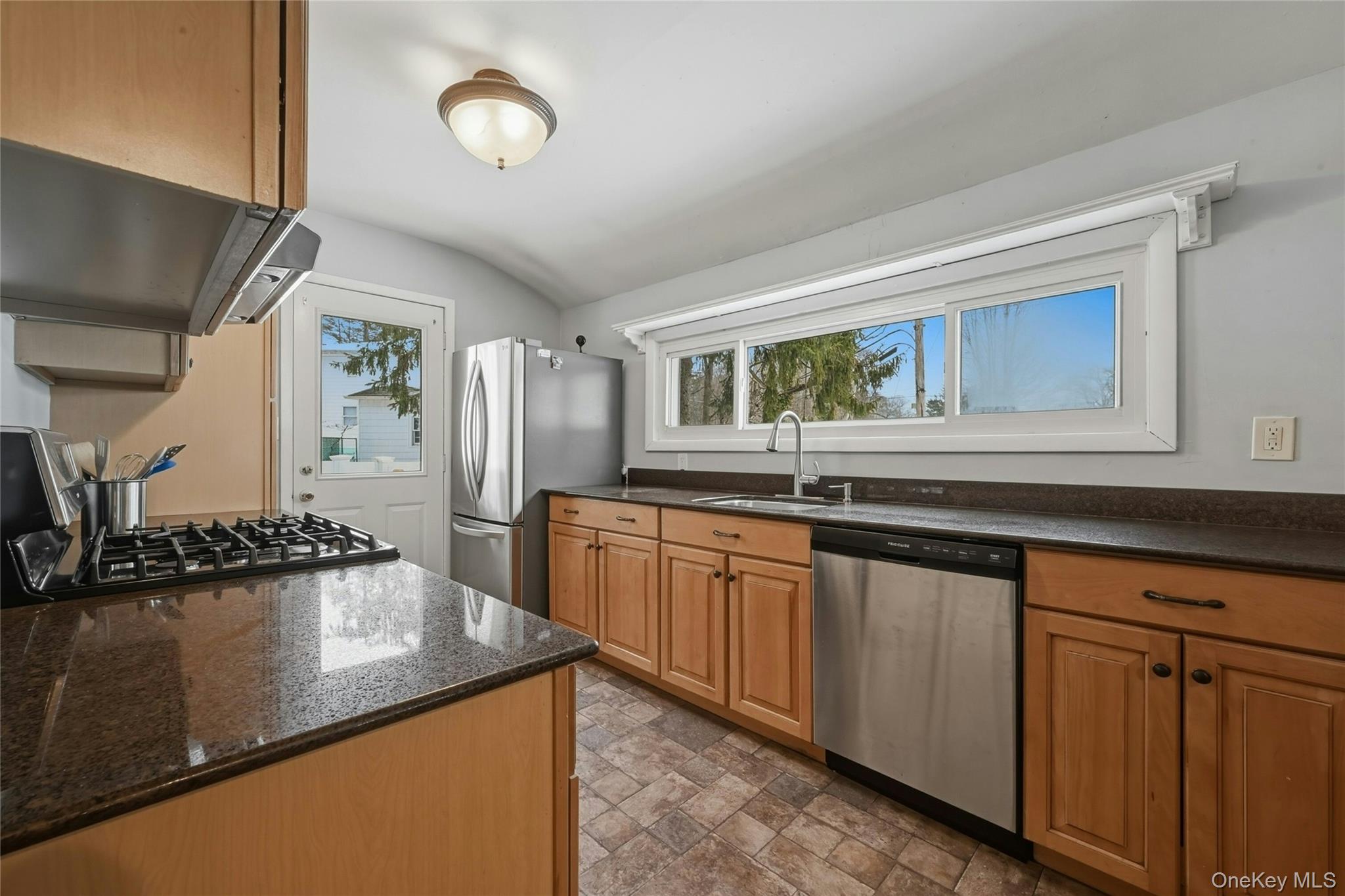 #11 photo, 94 Locust Place, East Northport , NY 11731