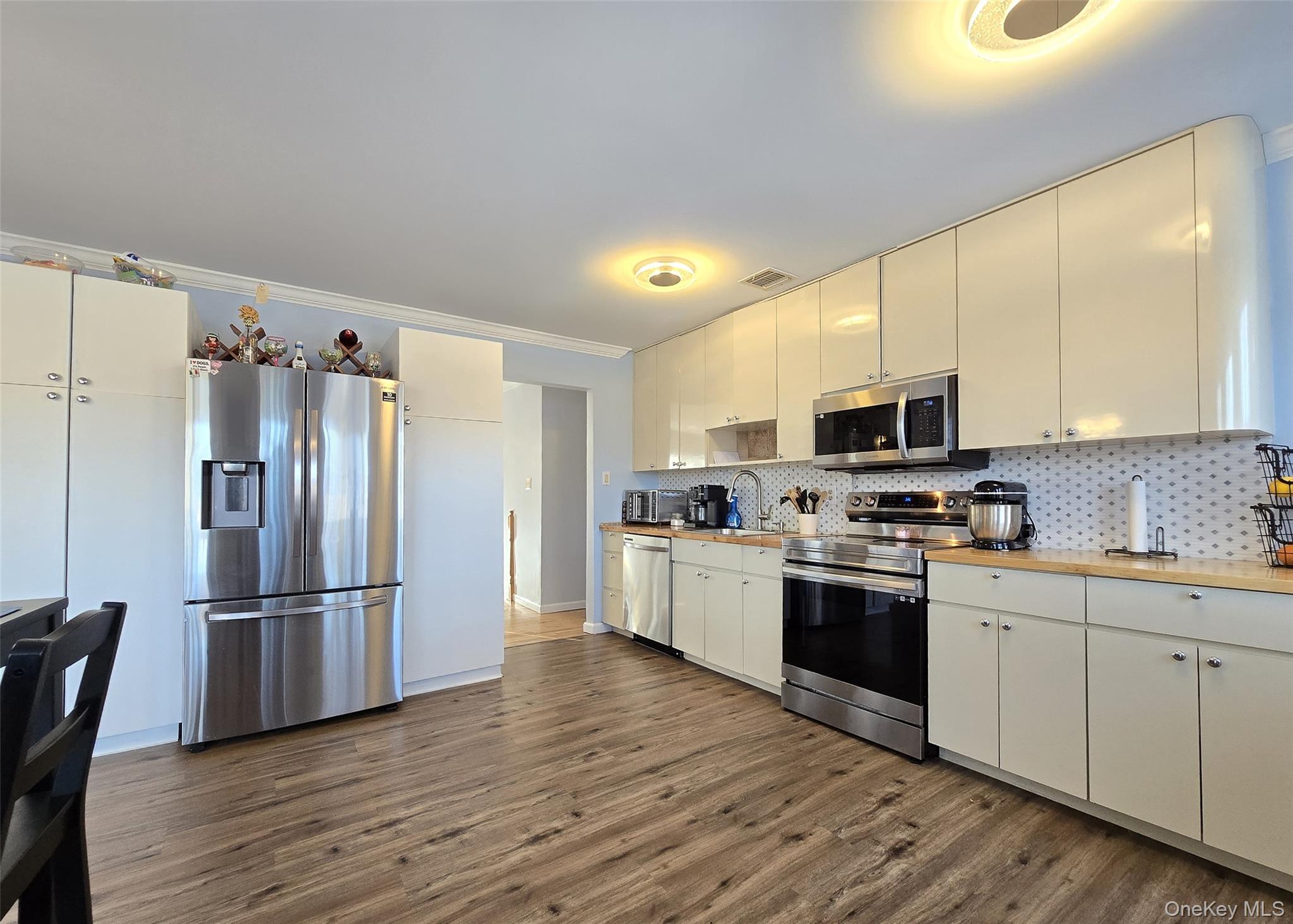 #3 photo, 167 Avenue C, מחוז סאפוק Holbrook , NY 11741