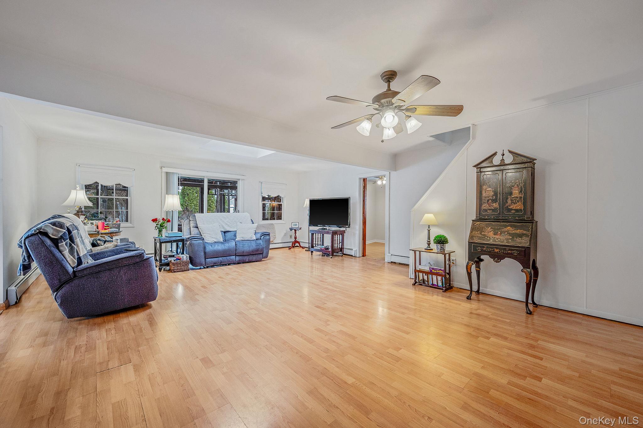 #11 photo, 22 Mercury Lane, Levittown , NY 11756