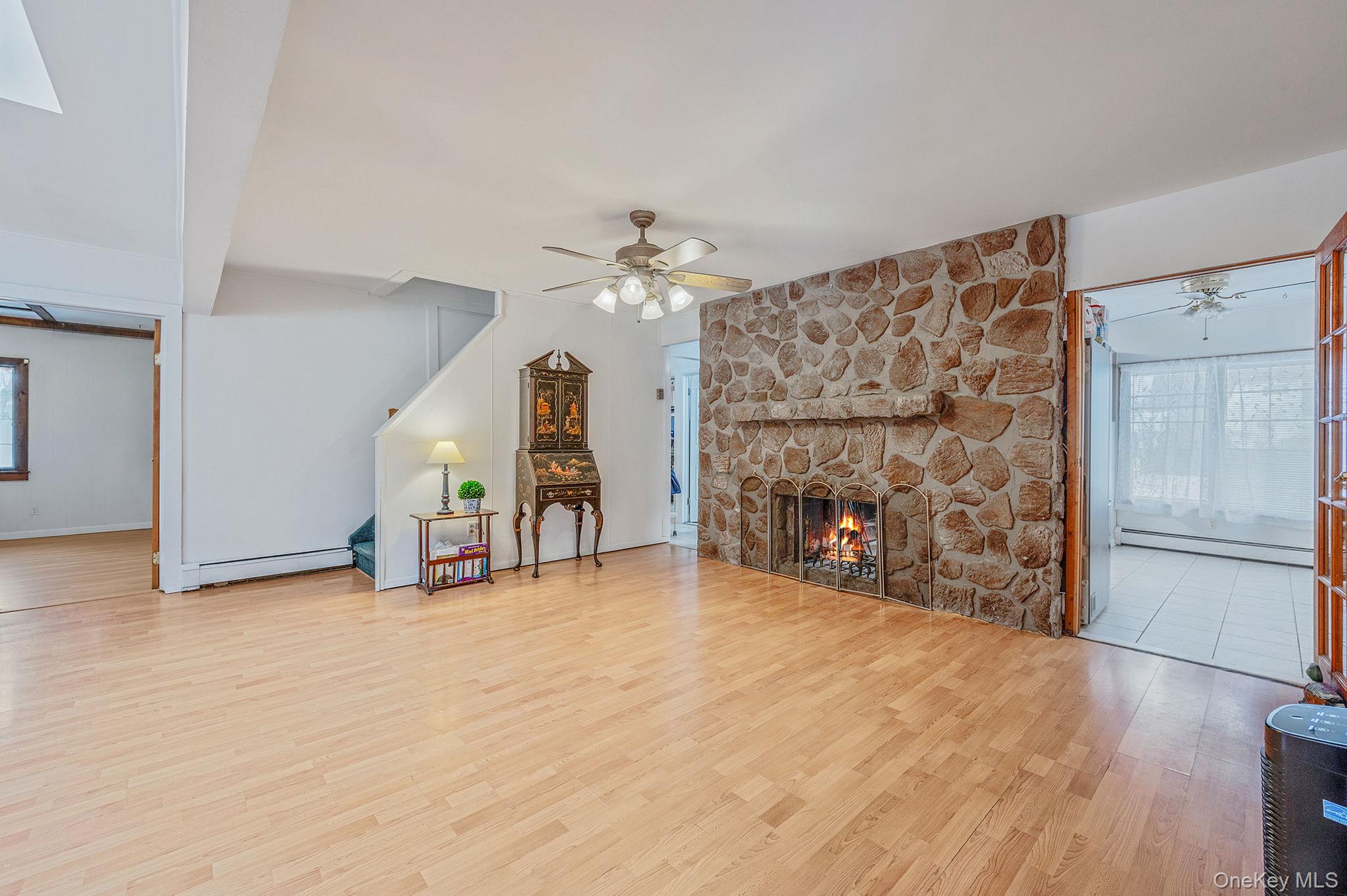 #12 photo, 22 Mercury Lane, Levittown , NY 11756