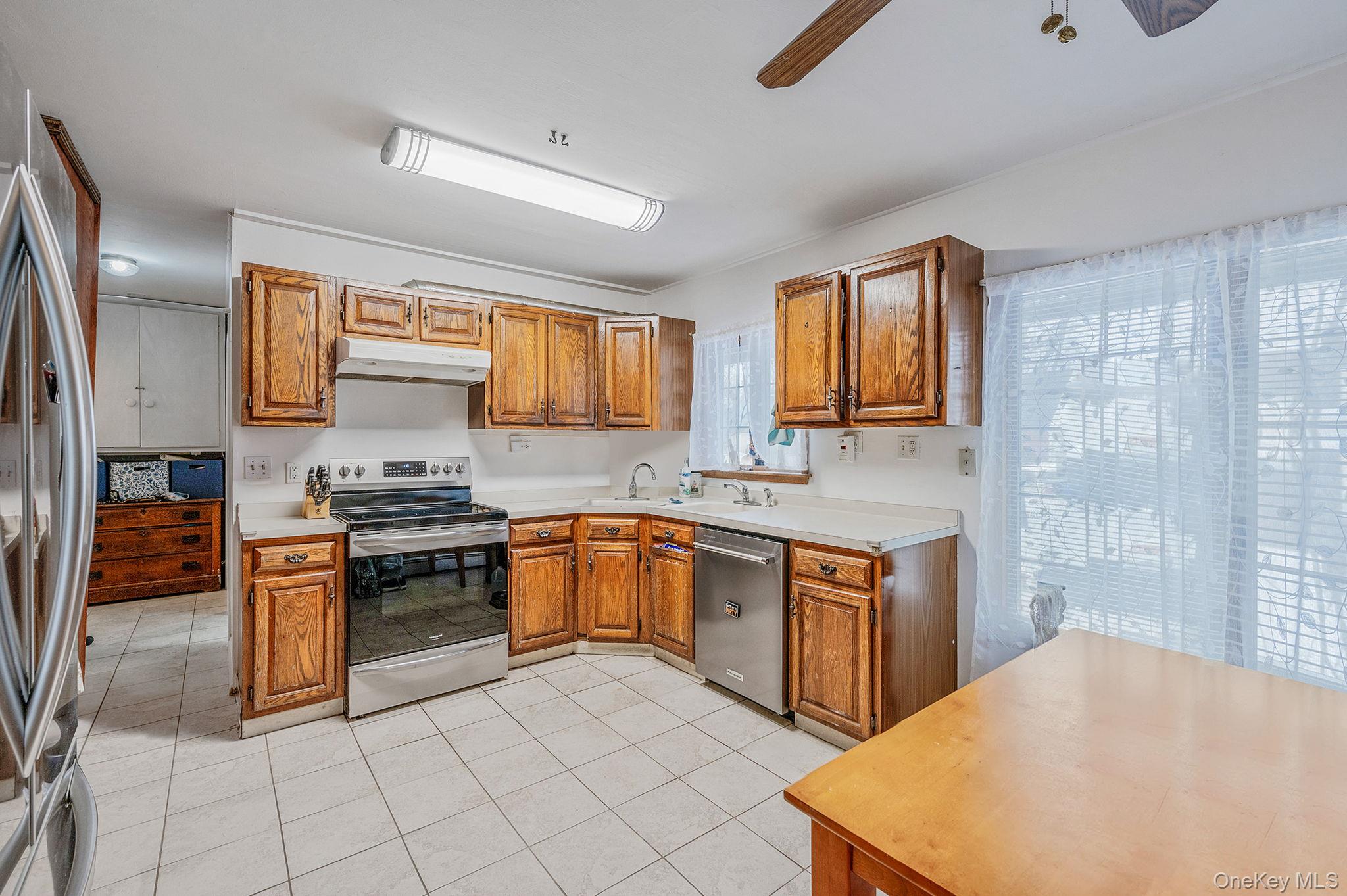 #16 photo, 22 Mercury Lane, Levittown , NY 11756