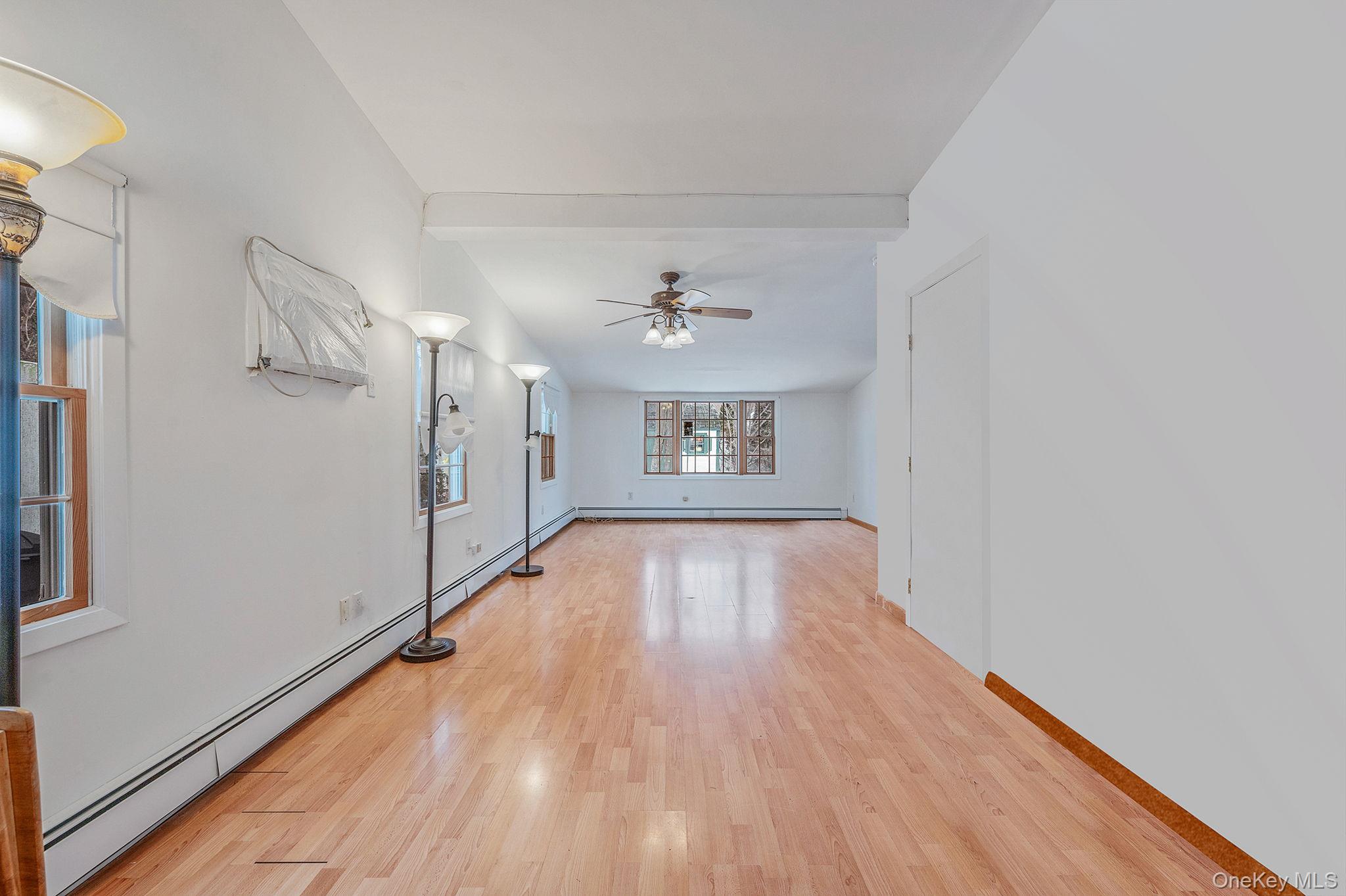 #5 photo, 22 Mercury Lane, Levittown , NY 11756