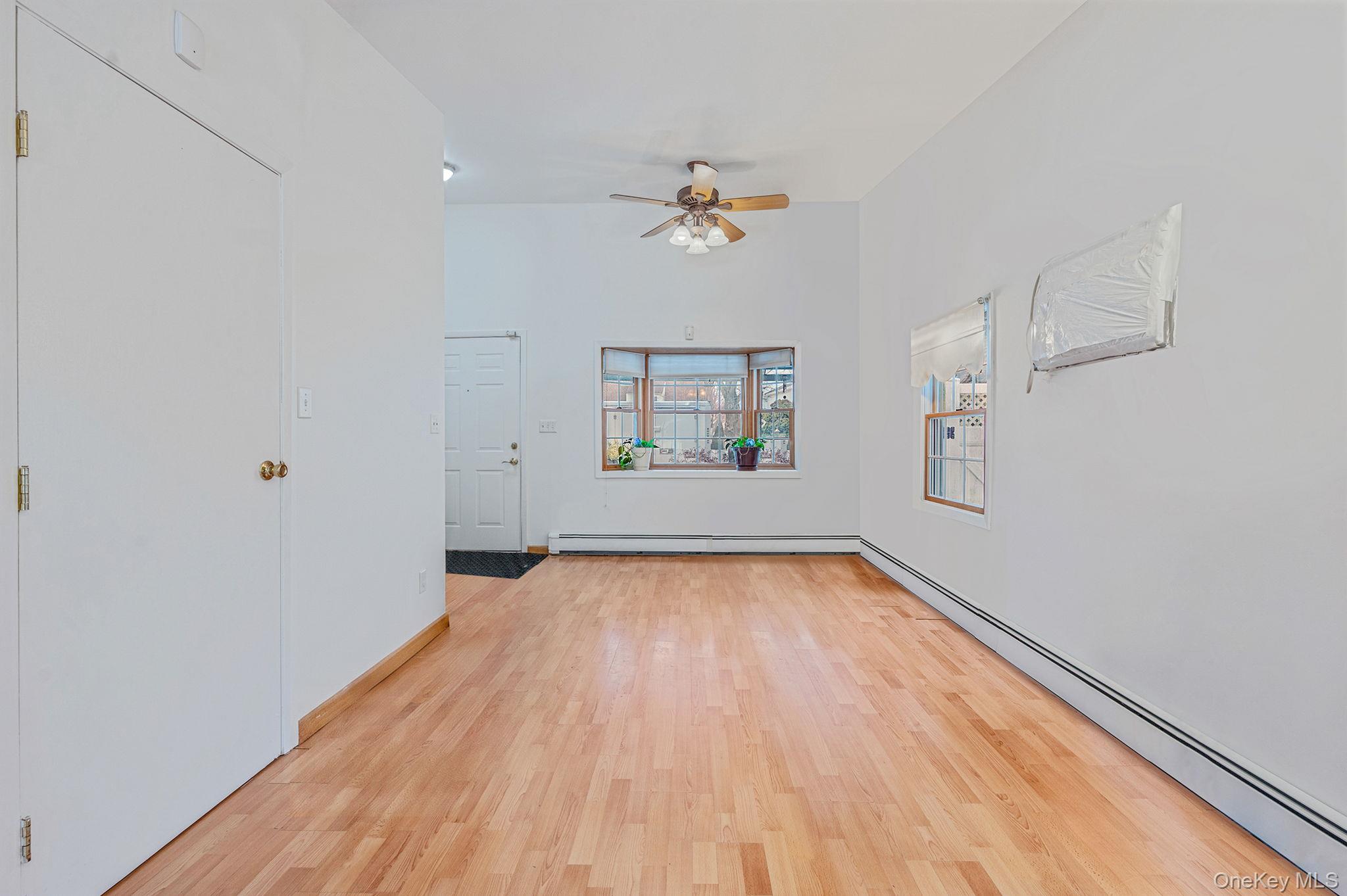 #8 photo, 22 Mercury Lane, Levittown , NY 11756