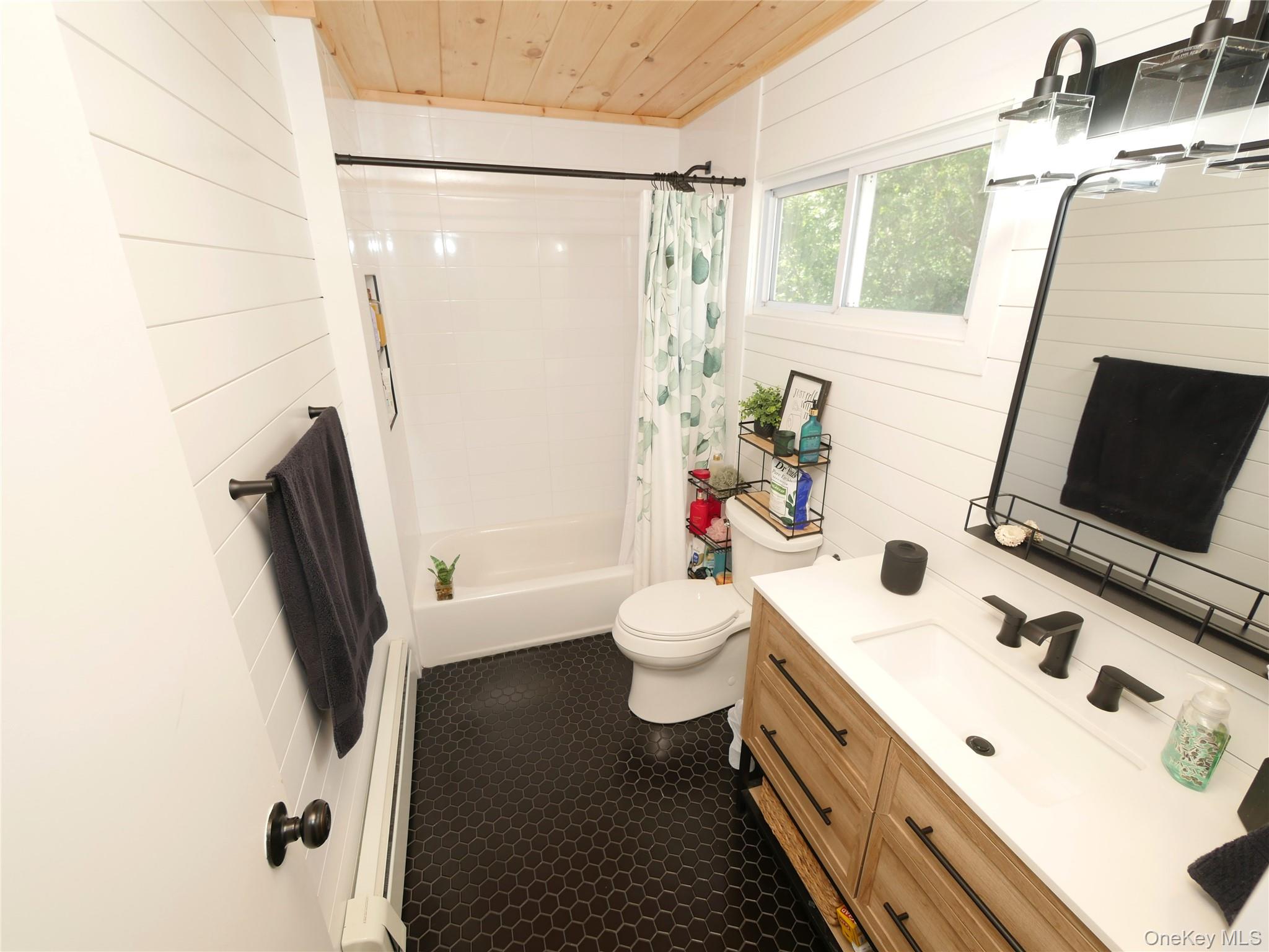 #11 photo, 28 Block Boulevard, 롱 아일랜드 Port Jefferson Station , NY 11776