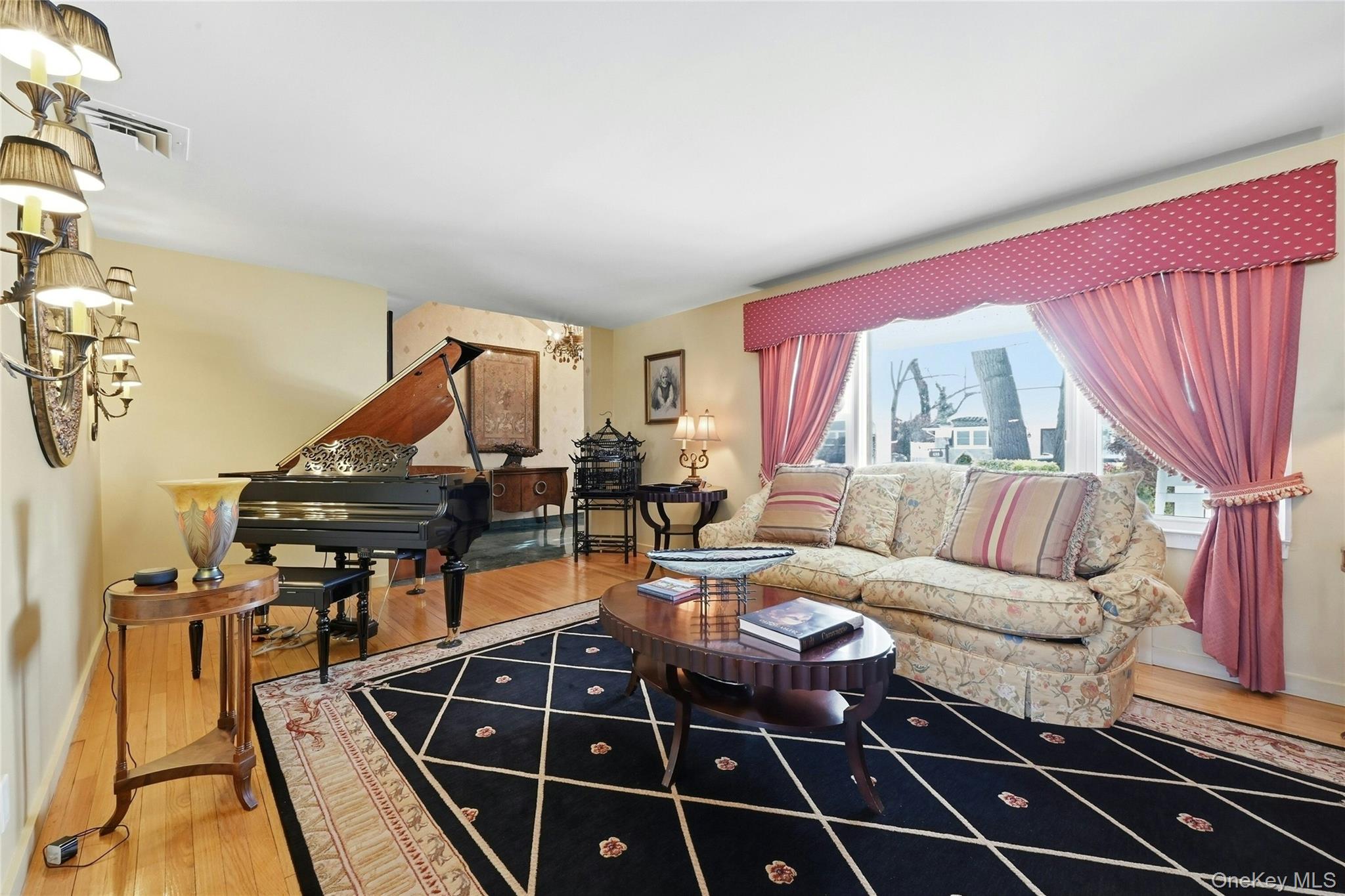 #13 photo, 480 S S Wood Road, Rockville Centre , NY 11570