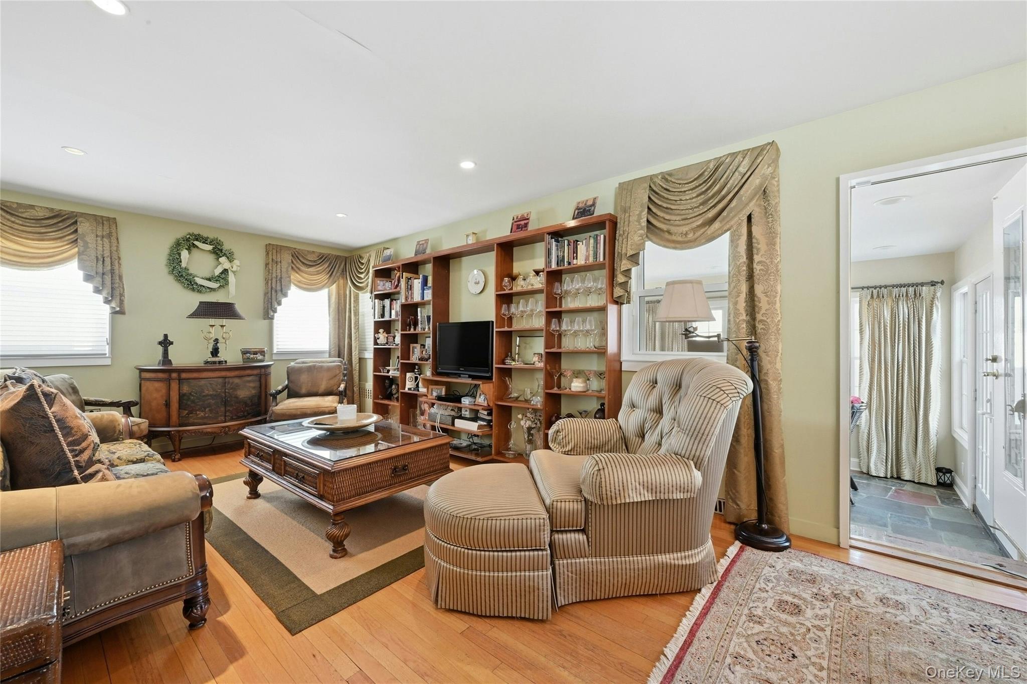 #19 photo, 480 S S Wood Road, Rockville Centre , NY 11570