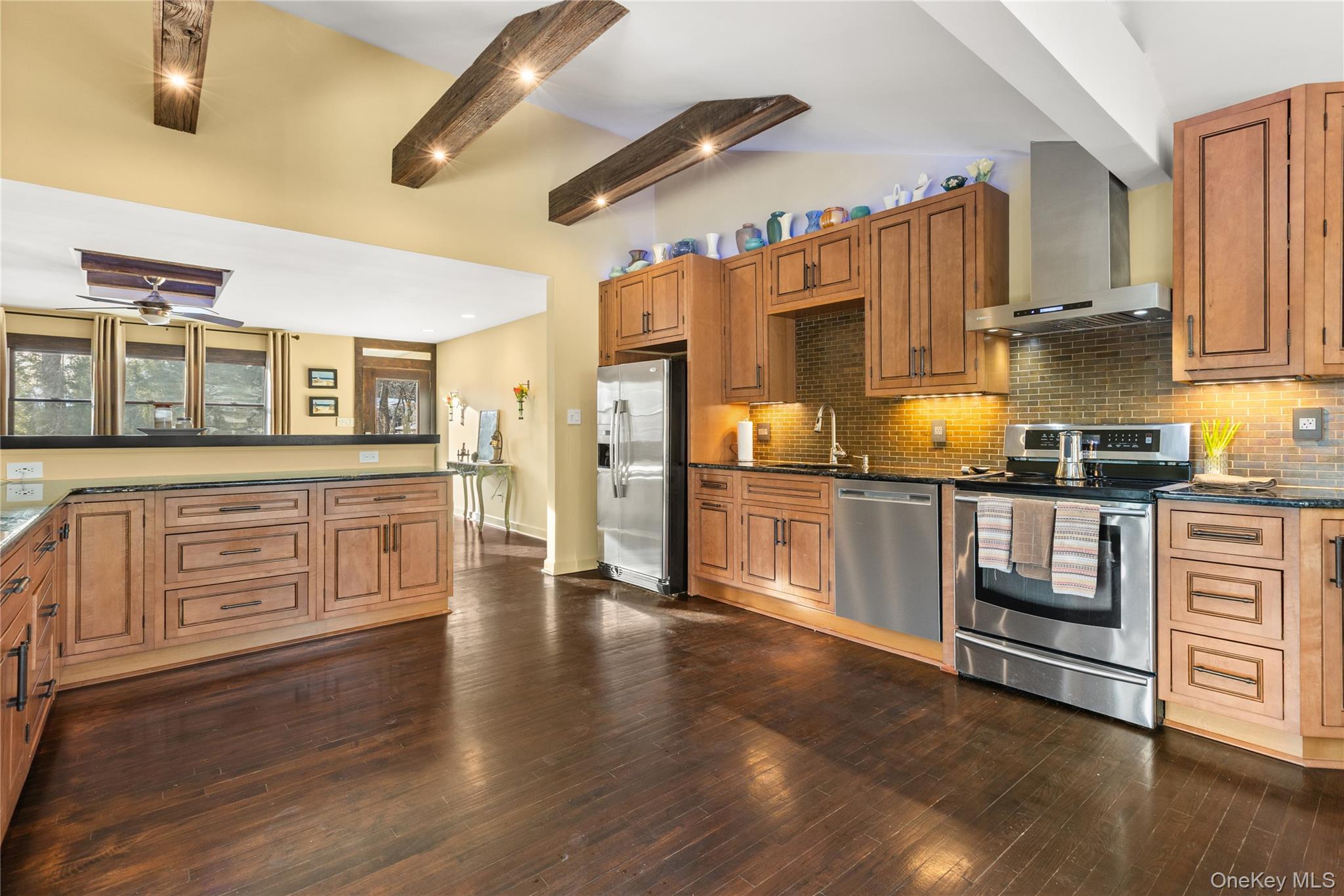 #8 photo, 50 Atlantic Avenue, East Islip , NY 11730