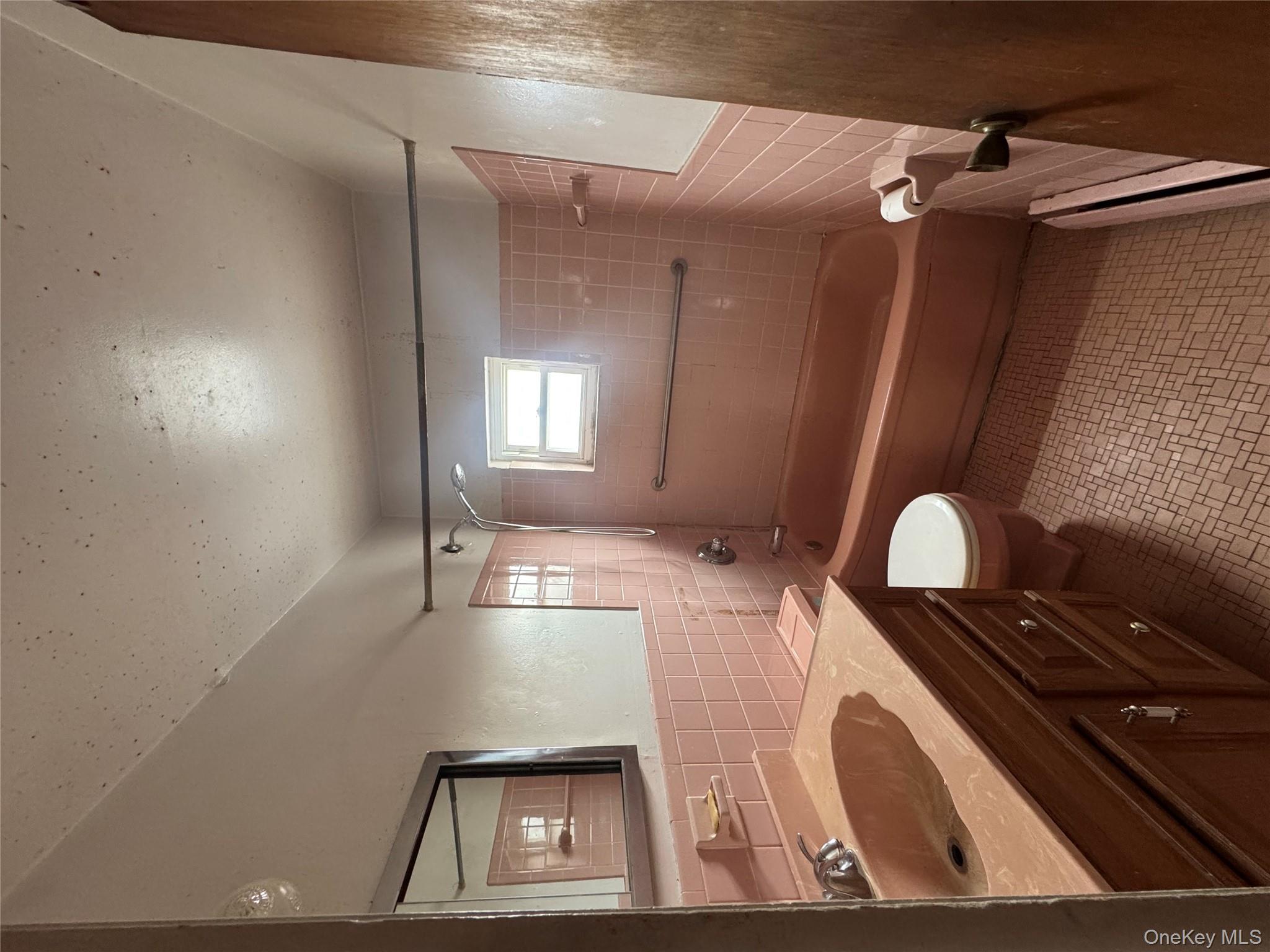 #8 photo, 3662 Bronxwood Avenue, ब्रोंक्स Bronx , NY 10469