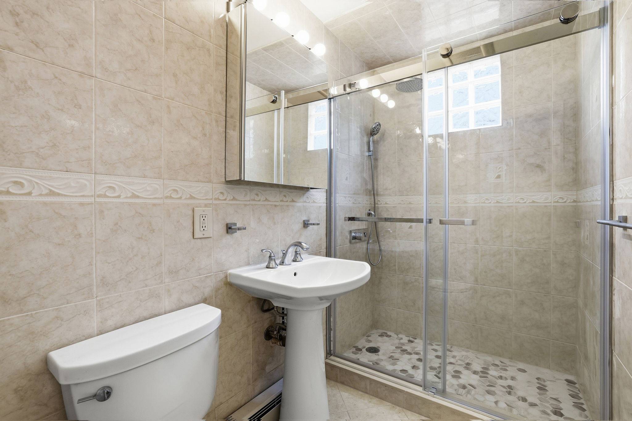 #11 photo, 79-34 68th Avenue, كوينز Middle Village , NY 11379