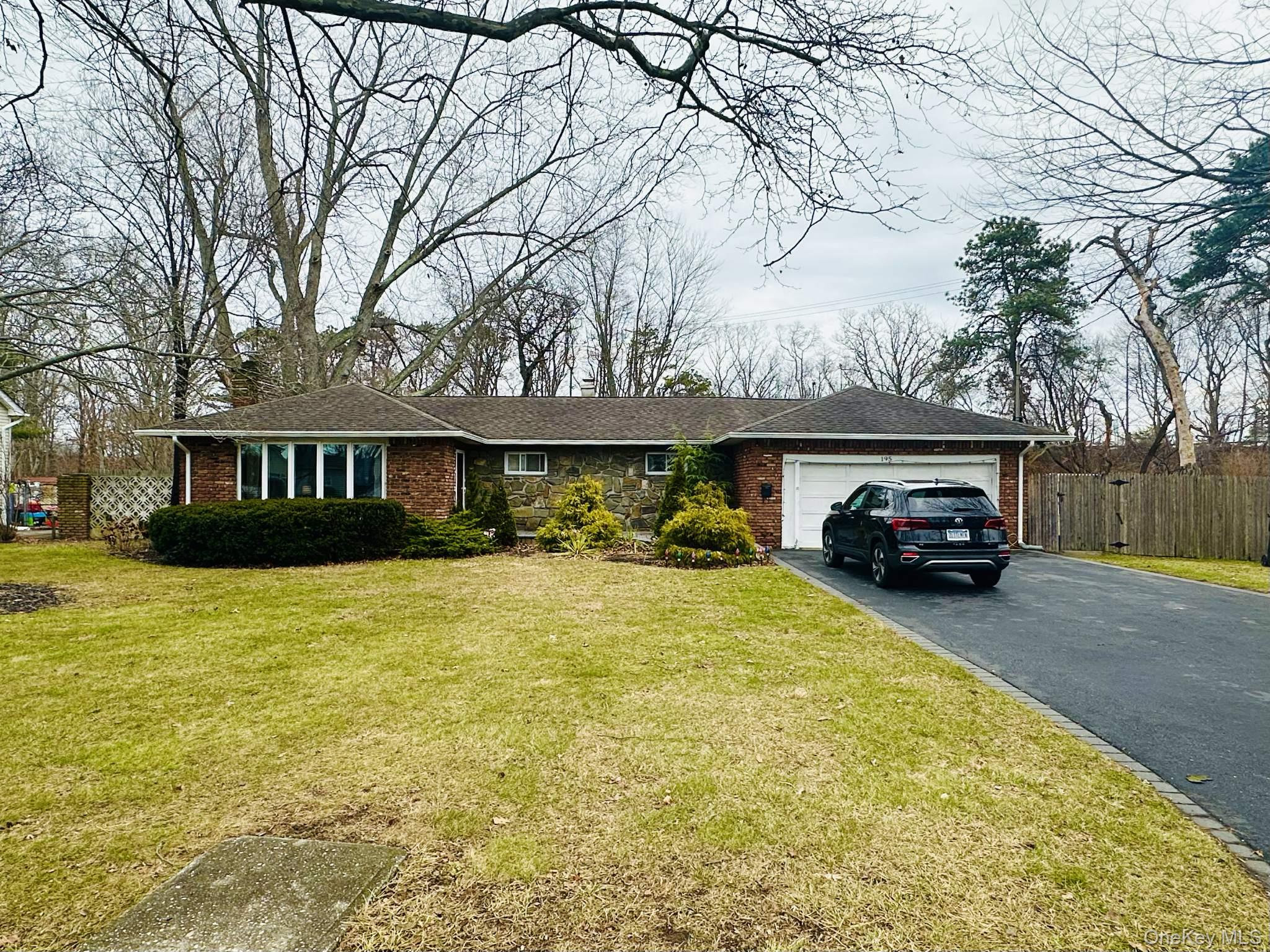 #1 photo, 195 Norma Avenue, מחוז סאפוק West Islip , NY 11795