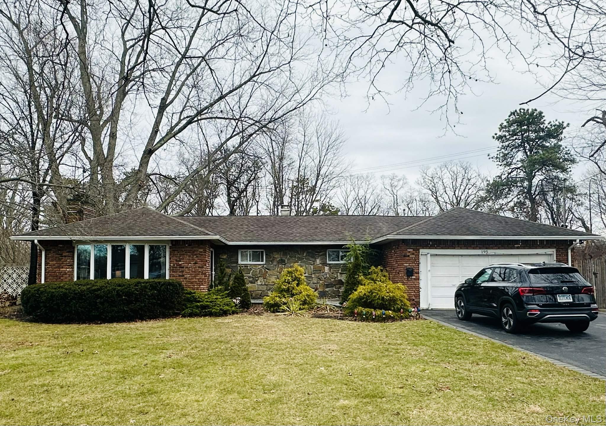 #2 photo, 195 Norma Avenue, מחוז סאפוק West Islip , NY 11795