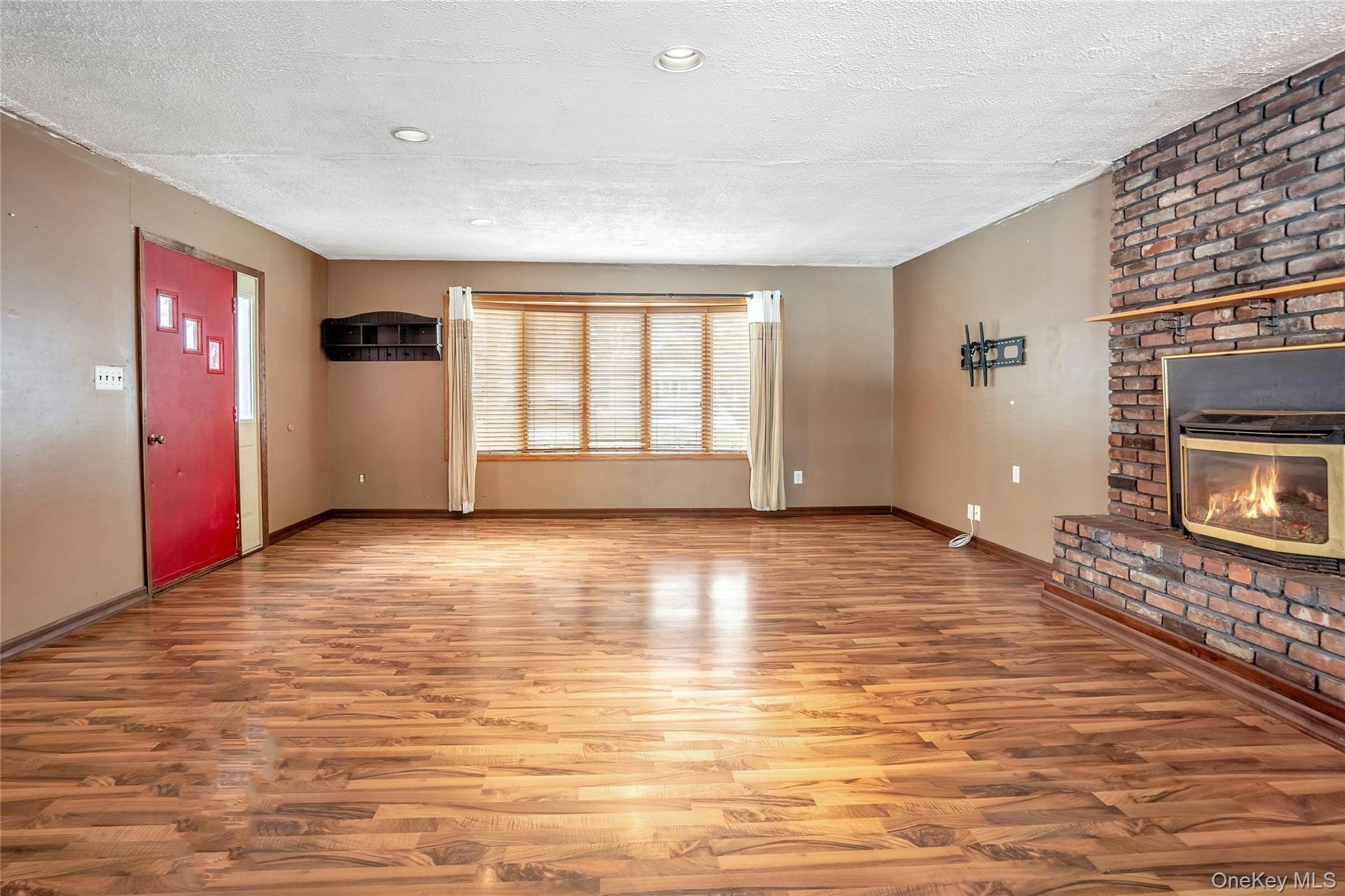 #4 photo, 195 Norma Avenue, سوفولك West Islip , NY 11795