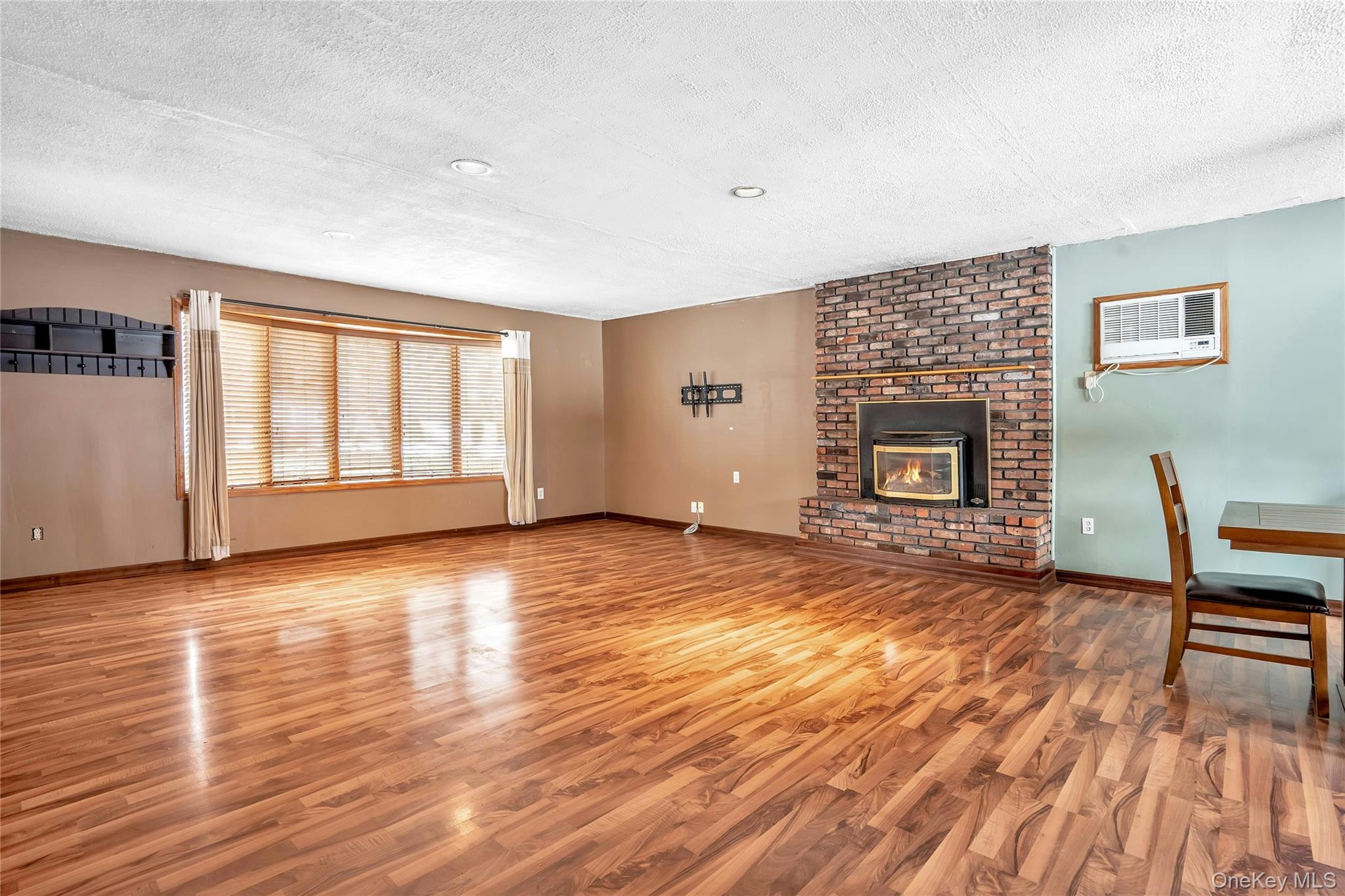 #6 photo, 195 Norma Avenue, سوفولك West Islip , NY 11795