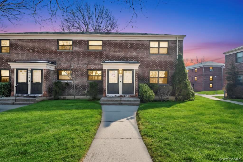 #1 photo, 220-44 73rd Avenue, كوينز Oakland Gardens , NY 11364