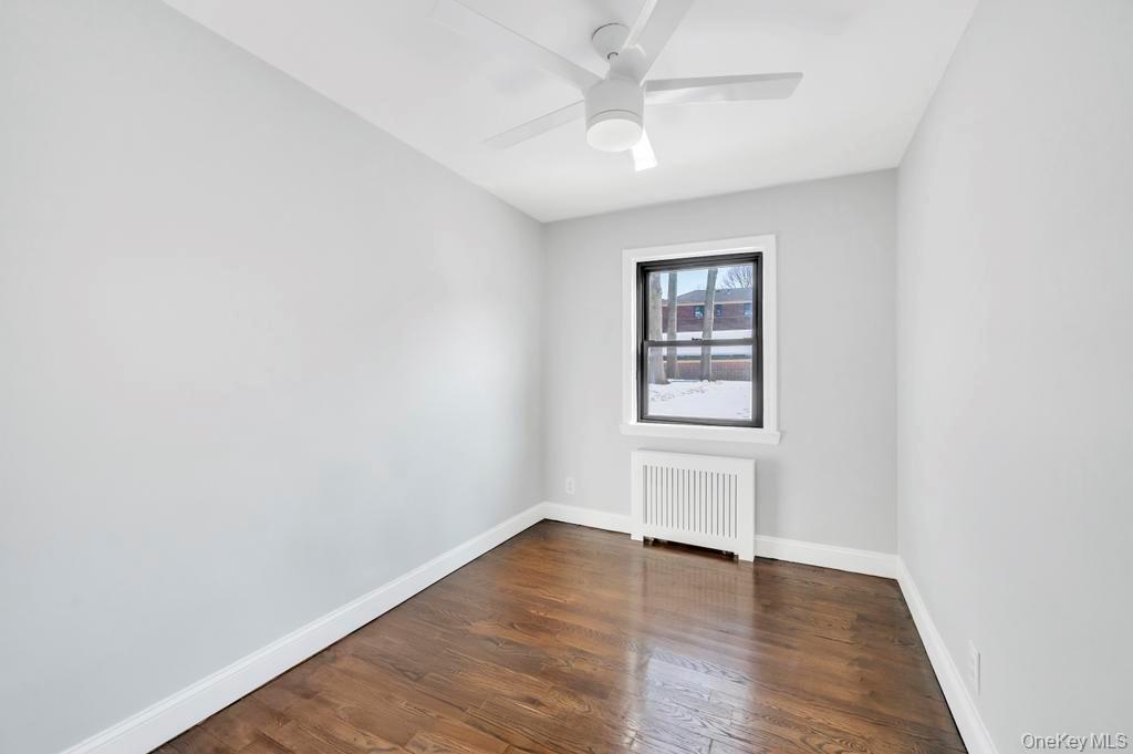 #13 photo, 220-44 73rd Avenue, كوينز Oakland Gardens , NY 11364