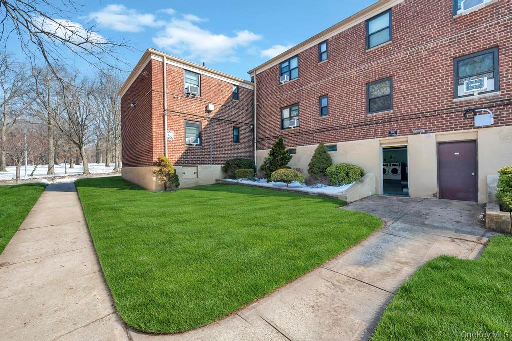 #15 photo, 220-44 73rd Avenue, كوينز Oakland Gardens , NY 11364