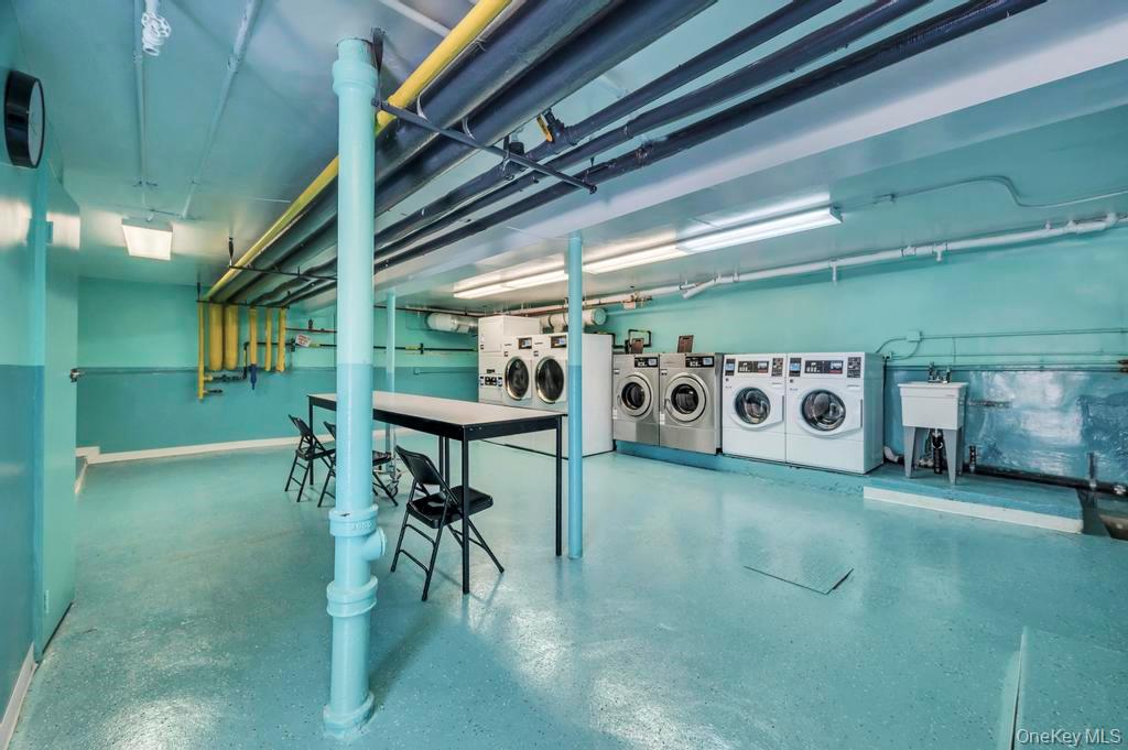 #16 photo, 220-44 73rd Avenue, كوينز Oakland Gardens , NY 11364