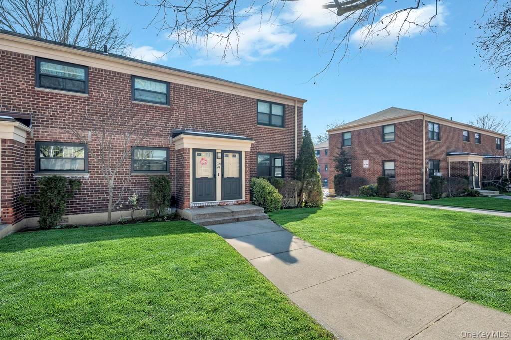 #2 photo, 220-44 73rd Avenue, كوينز Oakland Gardens , NY 11364