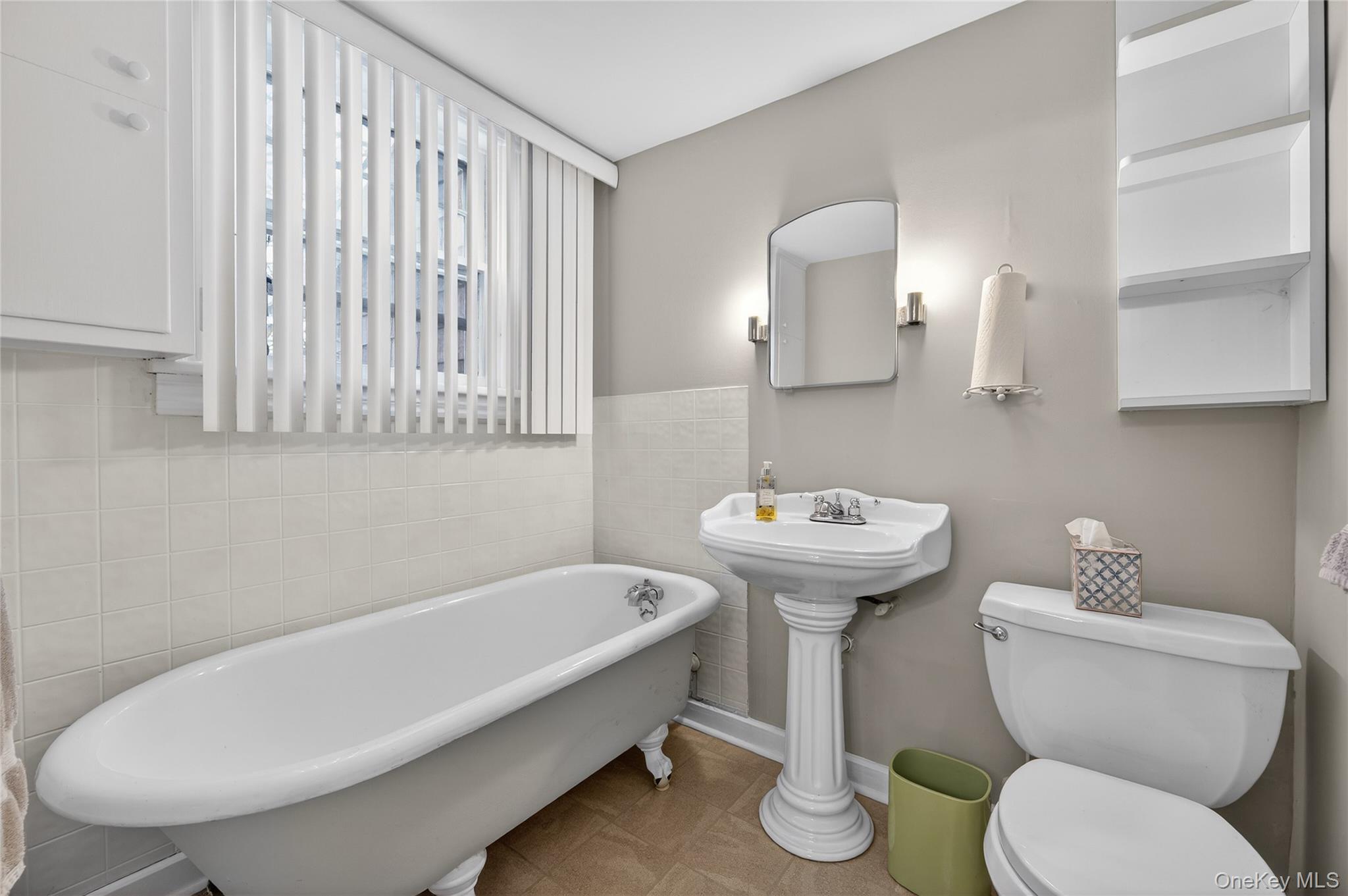 #12 photo, 863 Woodbury Road, Woodbury , NY 11797