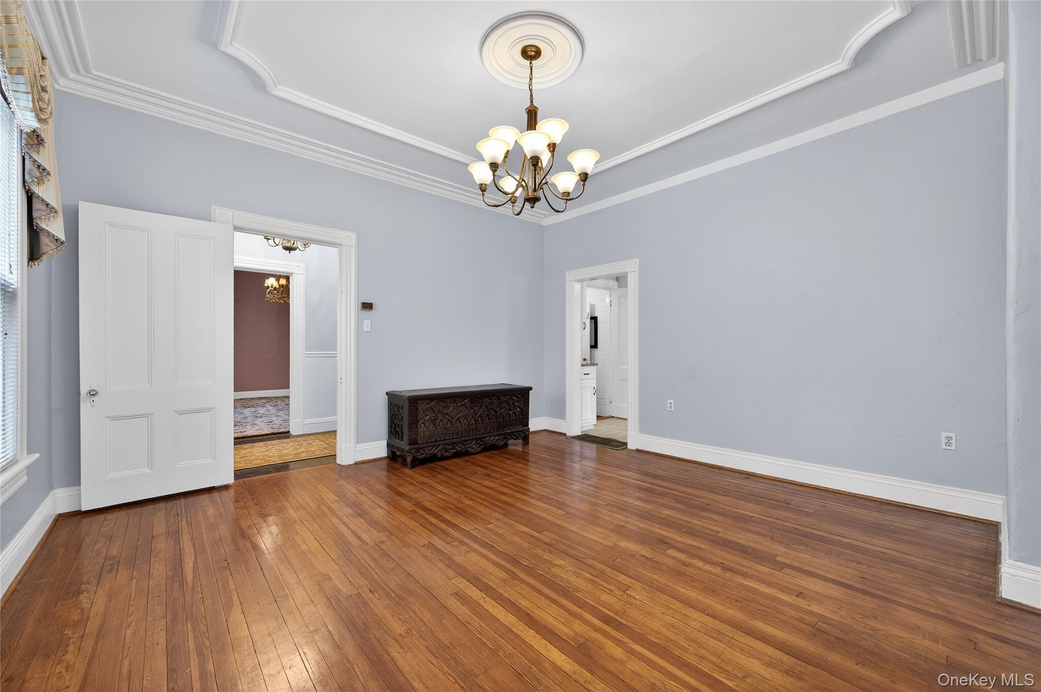 #4 photo, 863 Woodbury Road, Woodbury , NY 11797