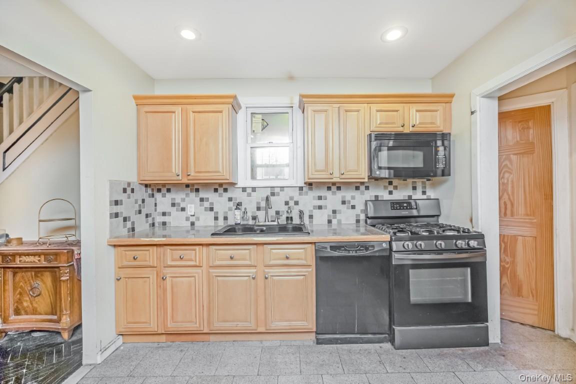 #8 photo, 117-37 193rd Street, Saint Albans , NY 11412