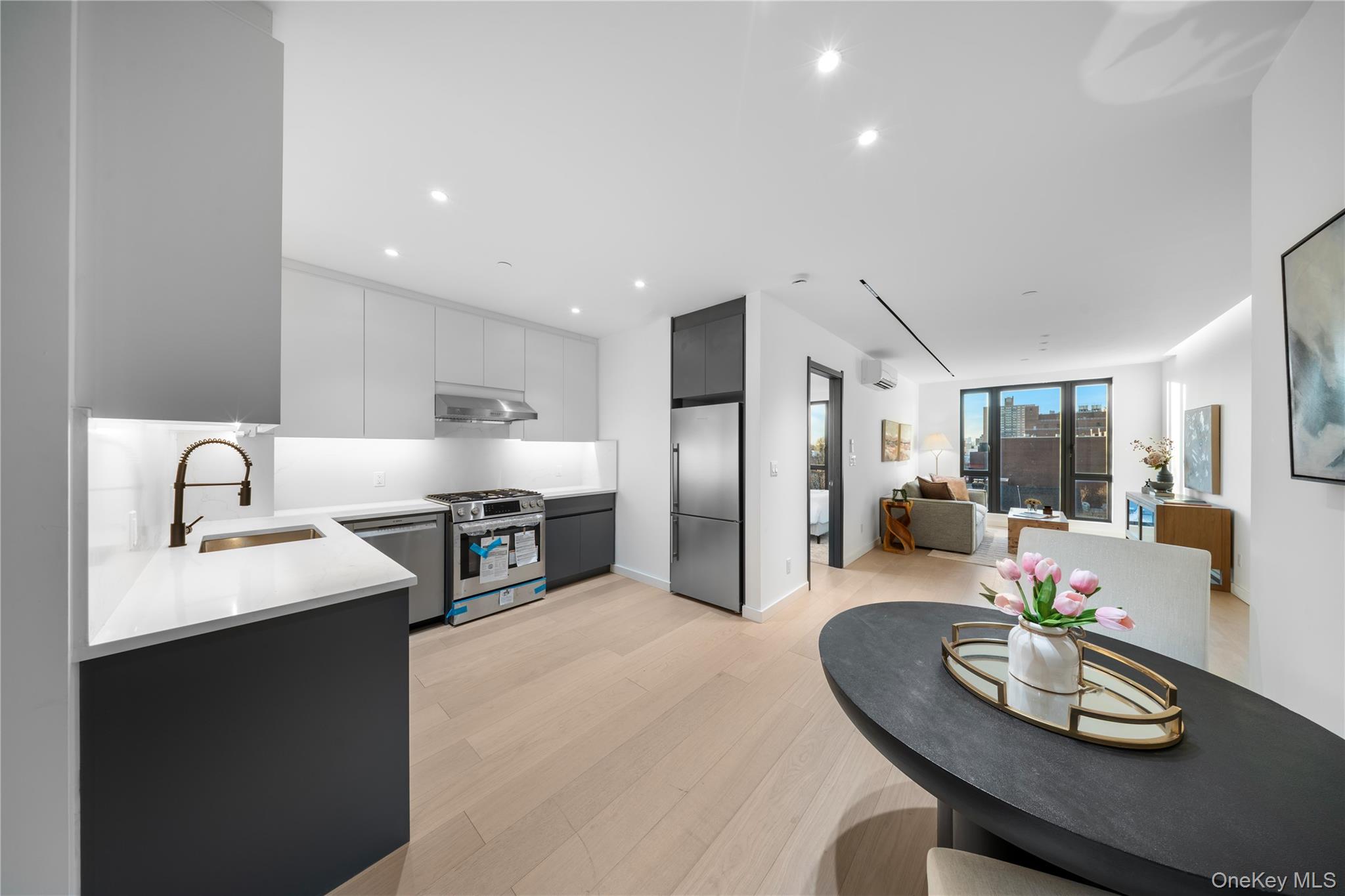 #19 photo, 108-15 72nd Avenue, कुईंस Forest Hills , NY 11375