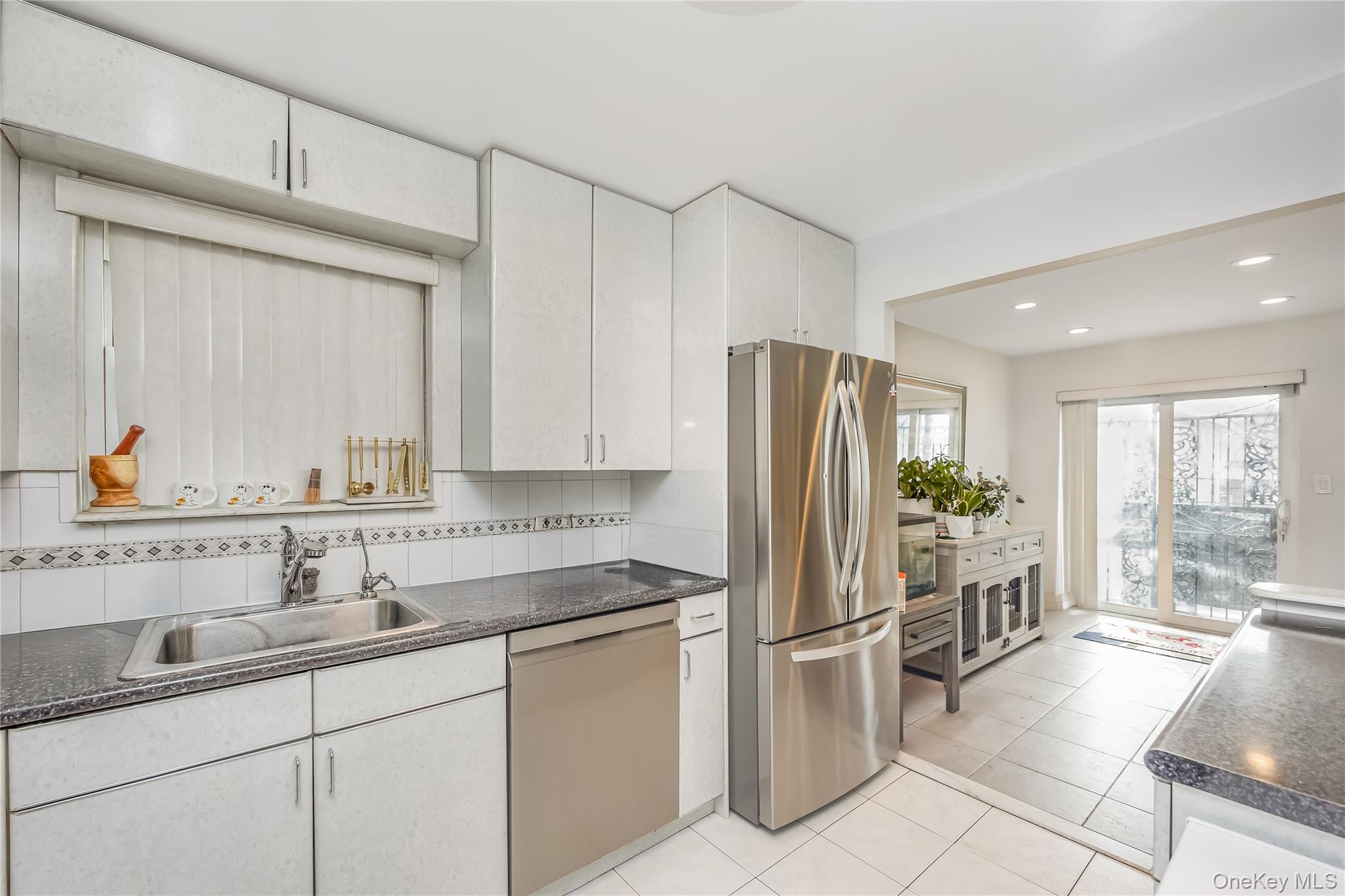 #14 photo, 7159 58th Road, קווינס Maspeth , NY 11378