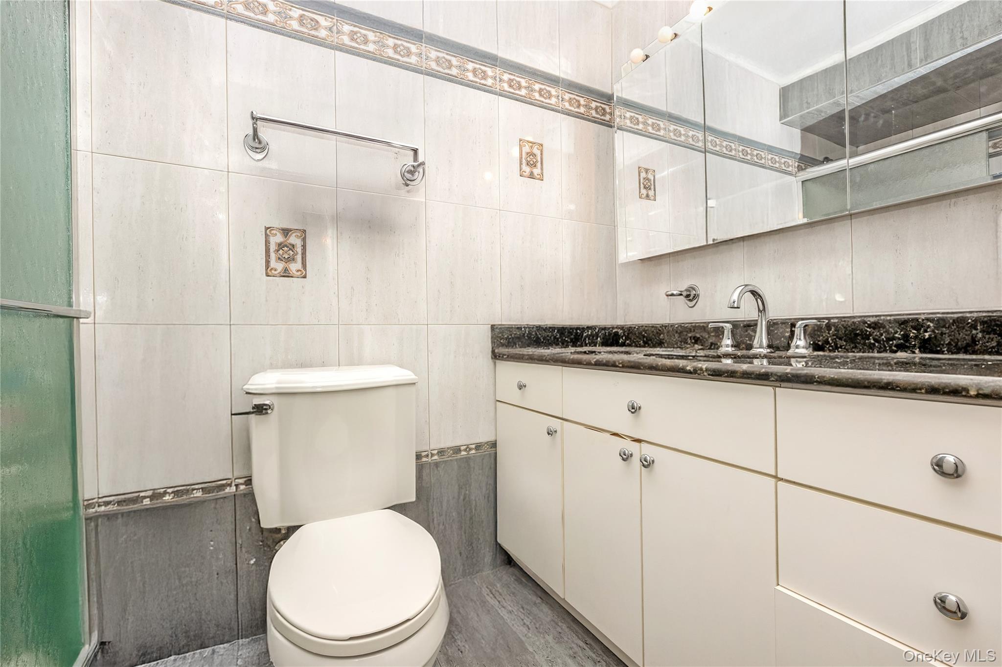 #8 photo, 7159 58th Road, קווינס Maspeth , NY 11378