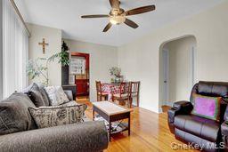 #6 photo, 254-07 74th Avenue, קווינס Glen Oaks , NY 11004