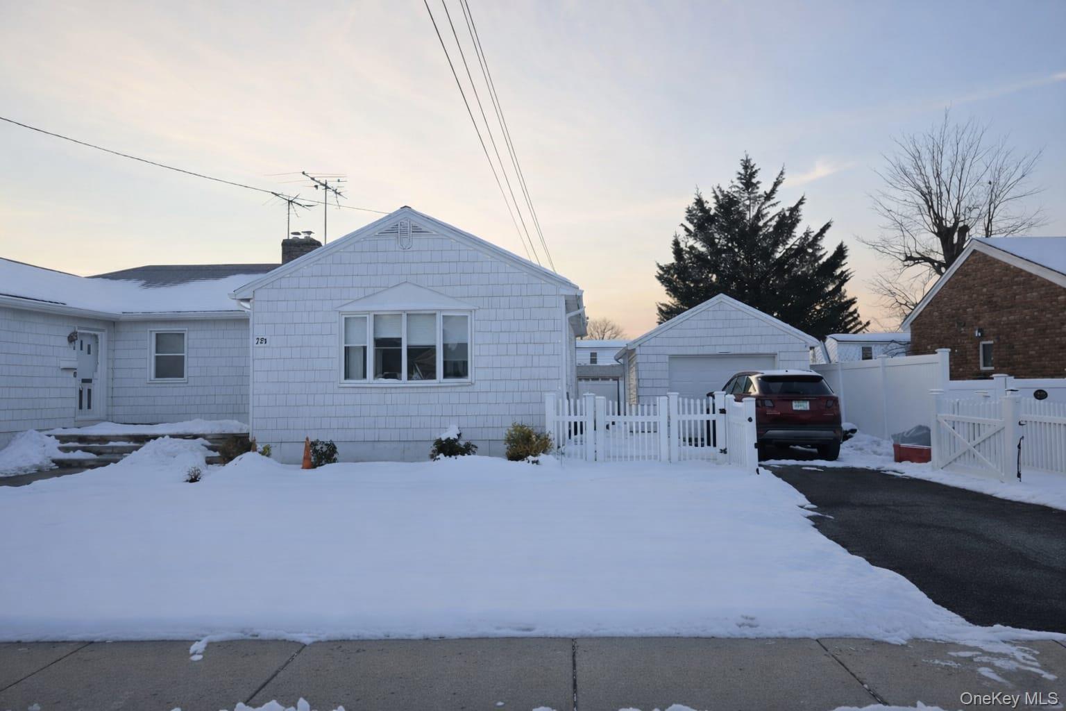 #1 photo, 181 Barrymore Boulevard, Franklin Square , NY 11010