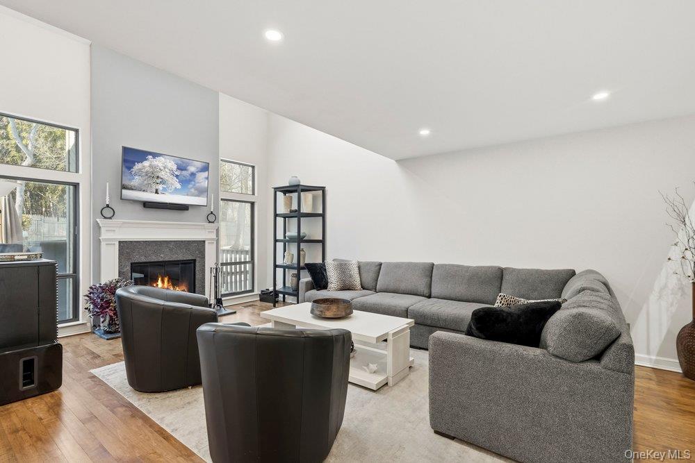 #11 photo, 8 Wimbledon Court, Jericho , NY 11753